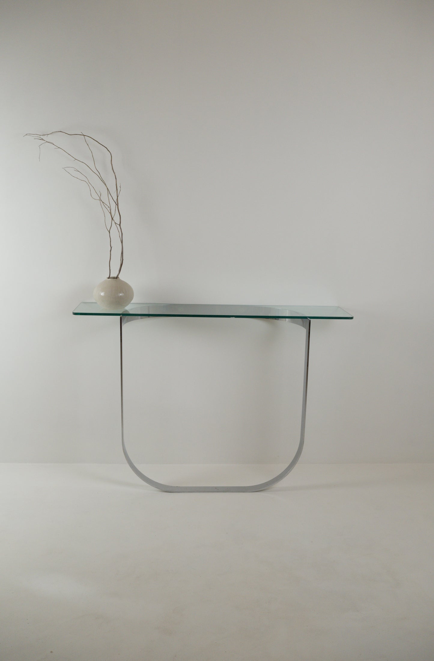 Console moderniste en métal chromé et verre des années 1970