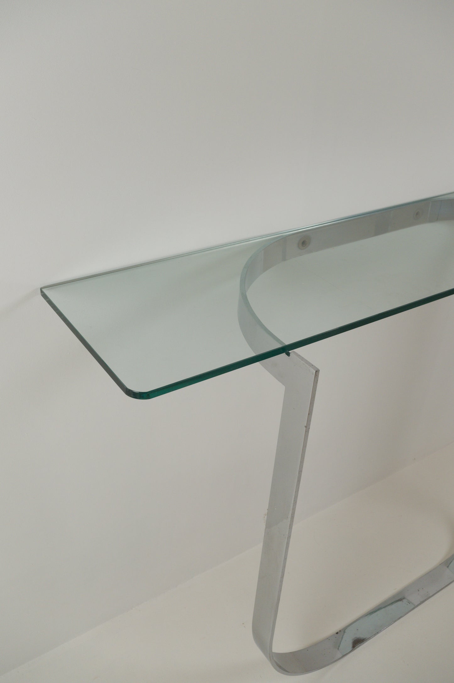Console moderniste en métal chromé et verre des années 1970