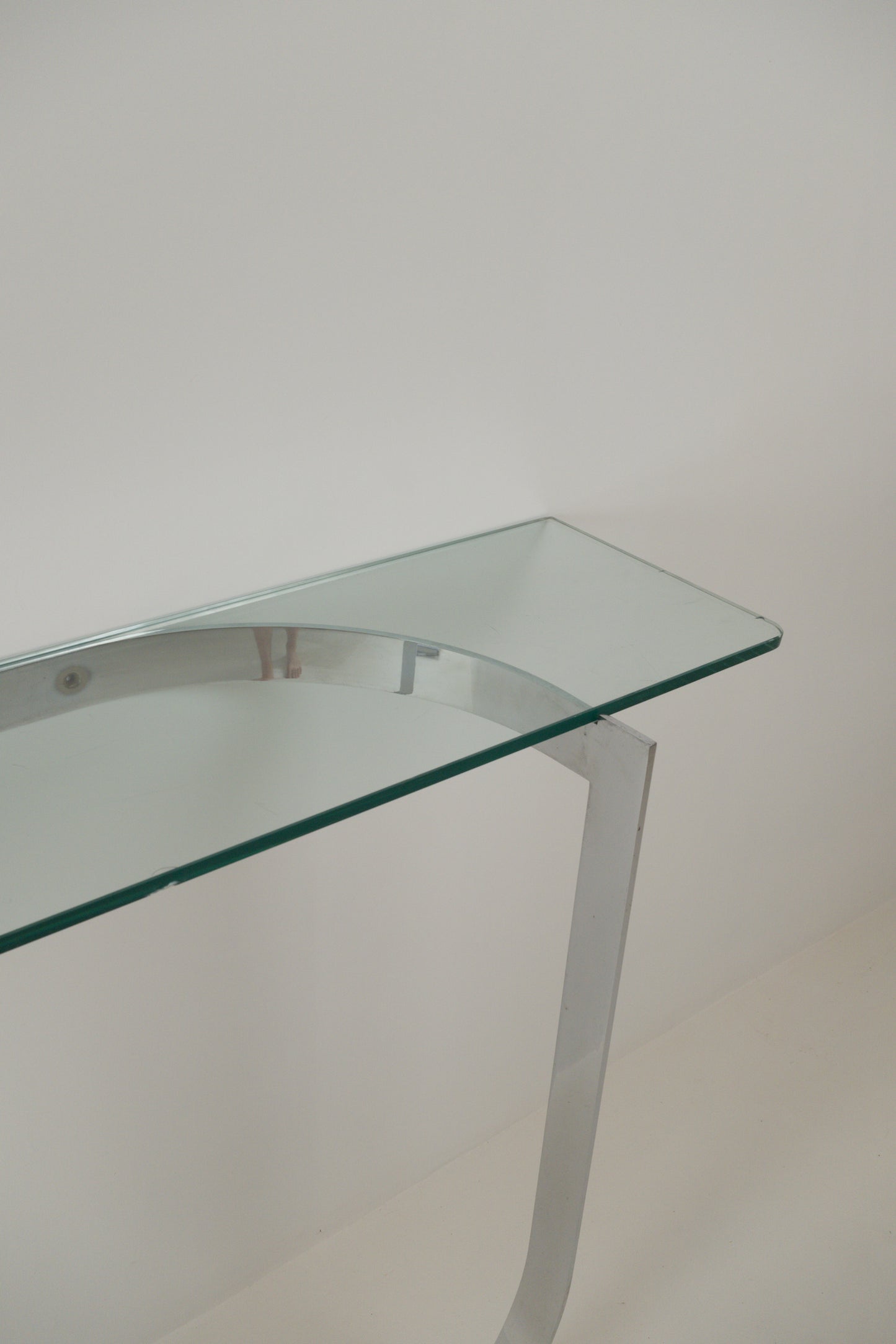 Console moderniste en métal chromé et verre des années 1970