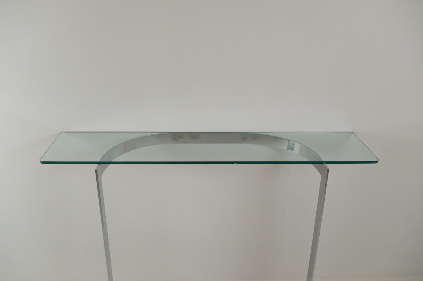 Console moderniste en métal chromé et verre des années 1970
