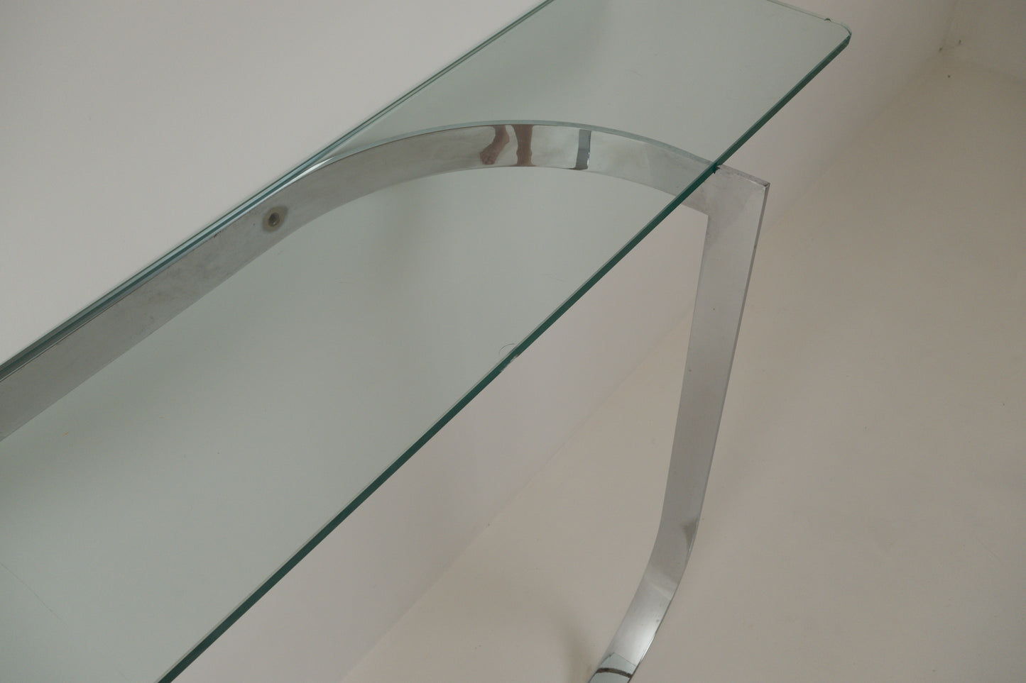 Console moderniste en métal chromé et verre des années 1970