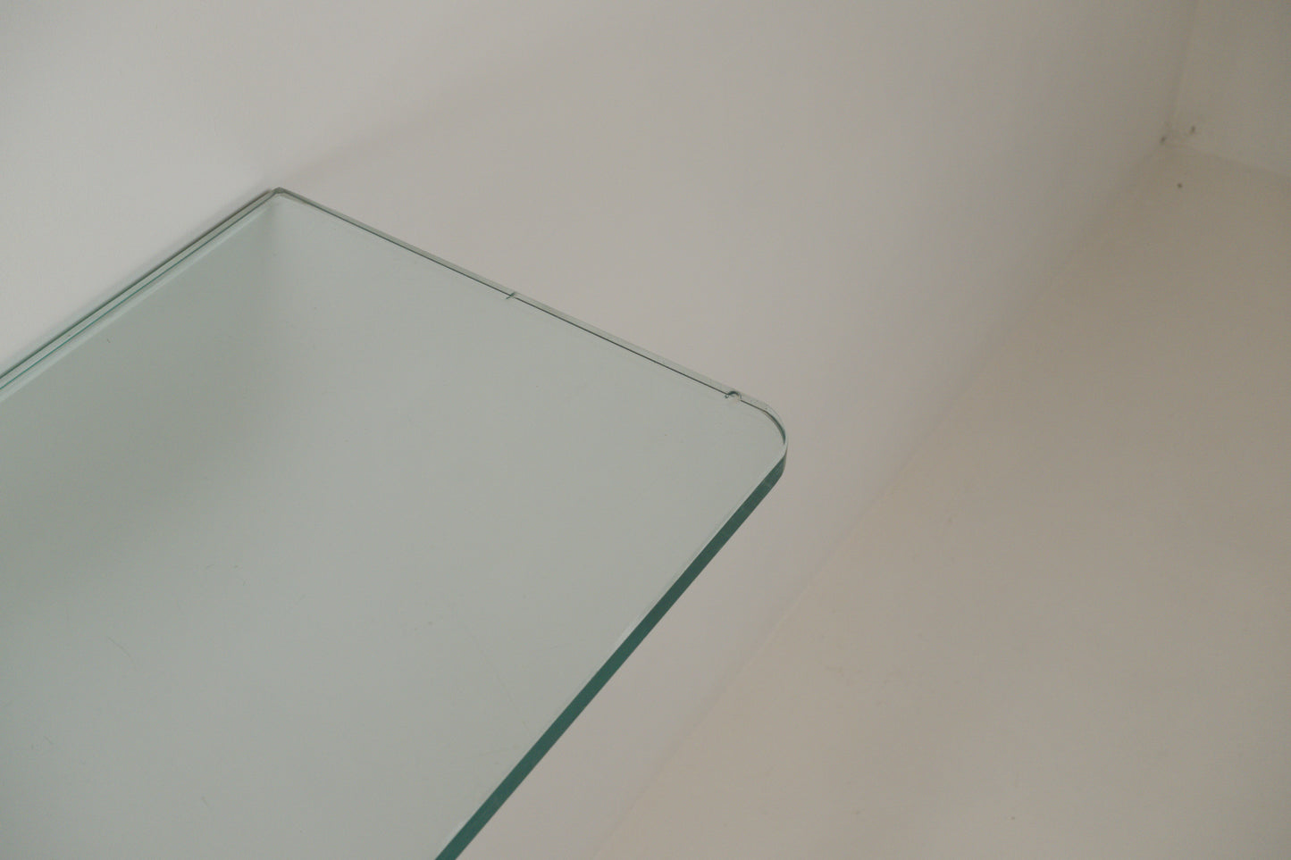 Console moderniste en métal chromé et verre des années 1970