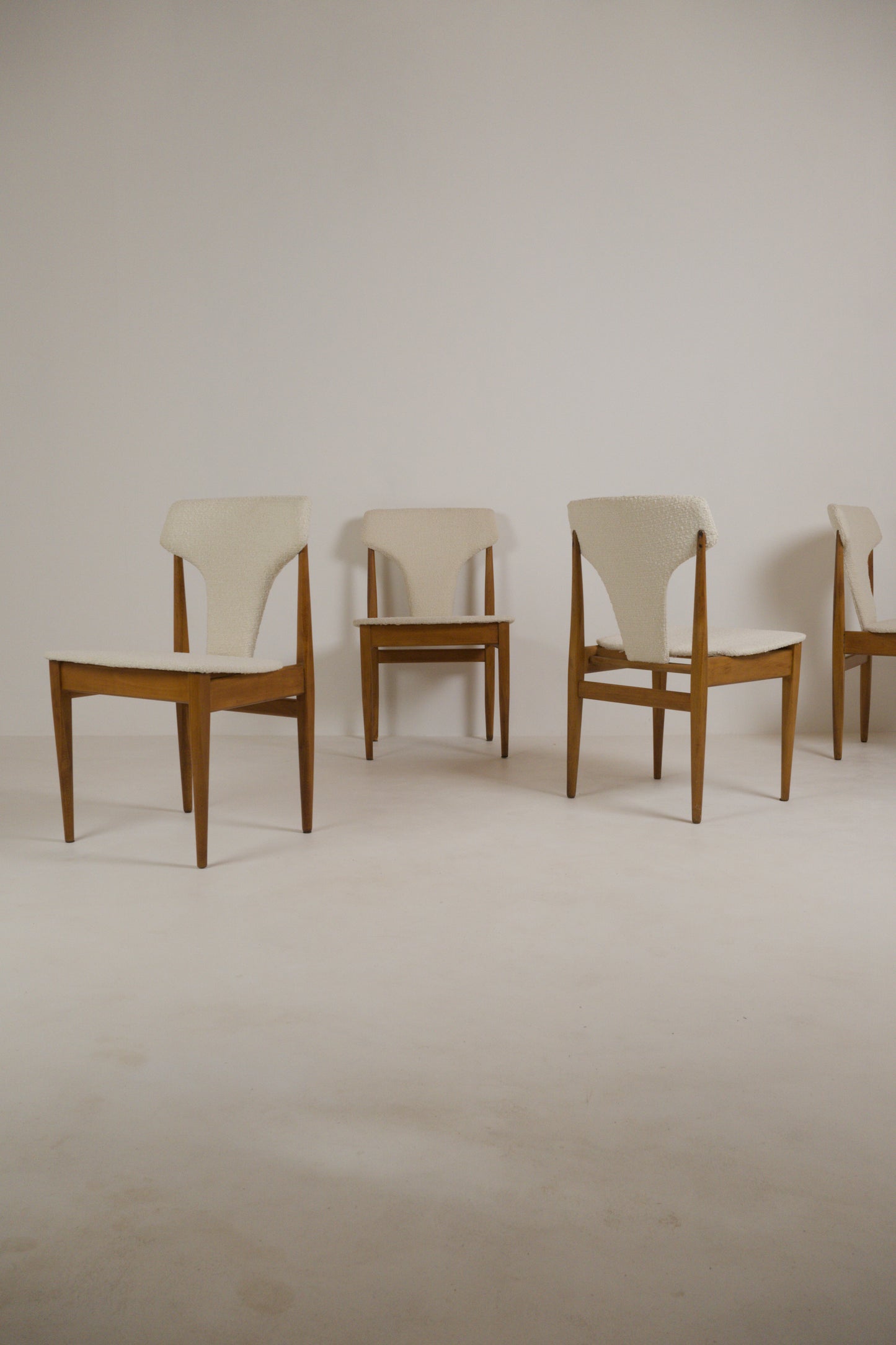 Suite de 4 chaises EON (Elliott's of Newbury). Années 1960