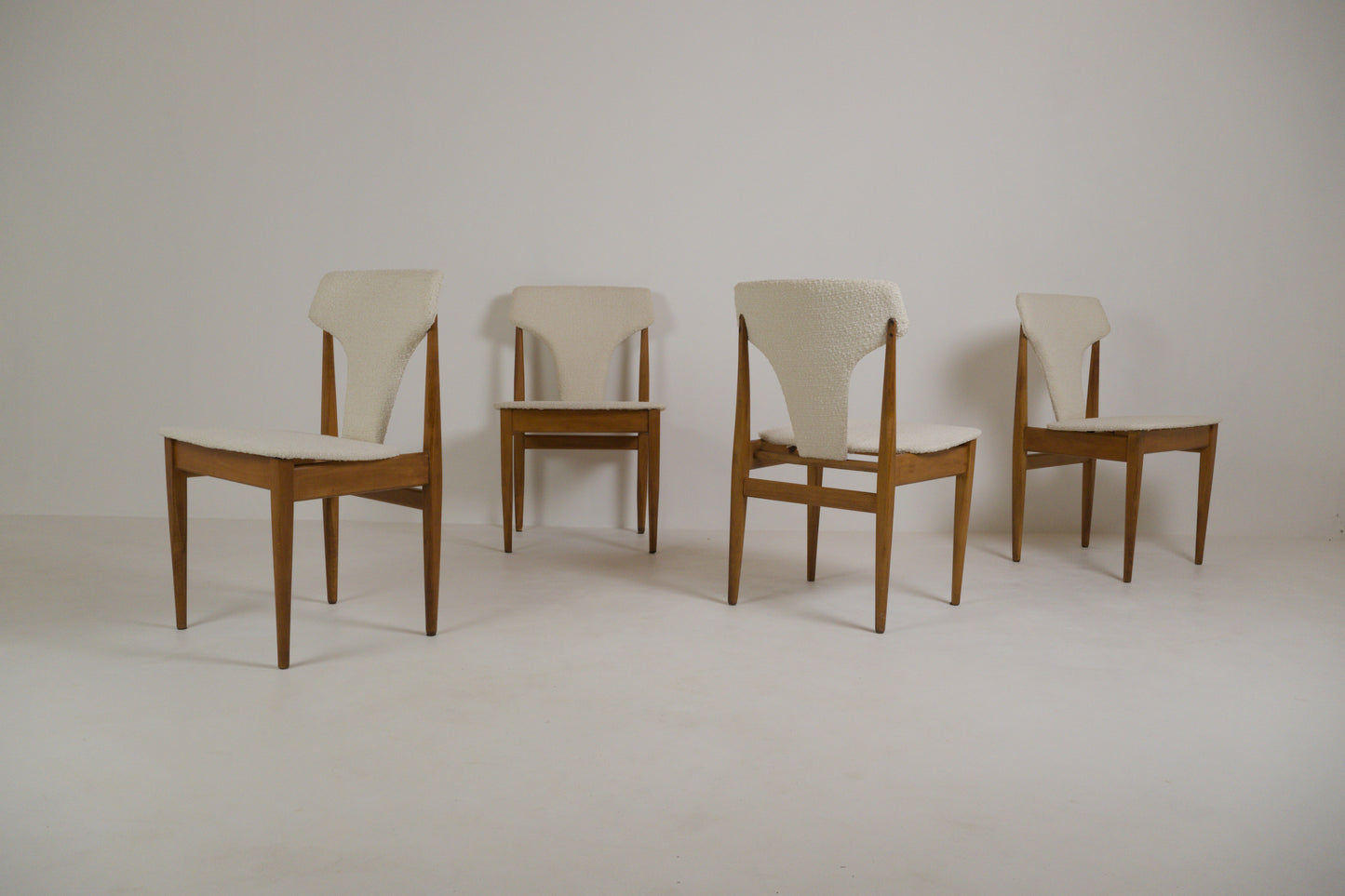 Suite de 4 chaises EON (Elliott's of Newbury). Années 1960