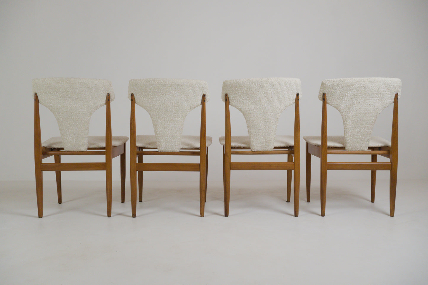 Suite de 4 chaises EON (Elliott's of Newbury). Années 1960