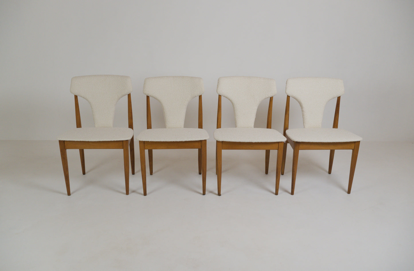 Suite de 4 chaises EON (Elliott's of Newbury). Années 1960