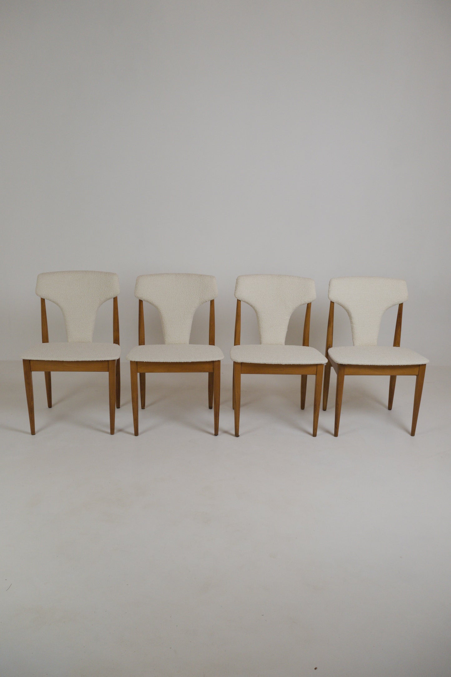 Suite de 4 chaises EON (Elliott's of Newbury). Années 1960