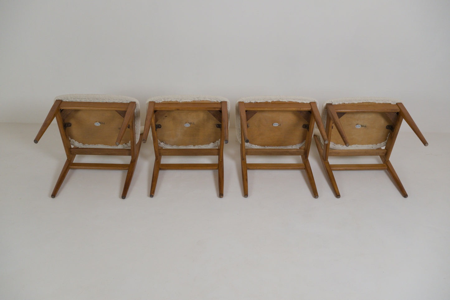 Suite de 4 chaises EON (Elliott's of Newbury). Années 1960