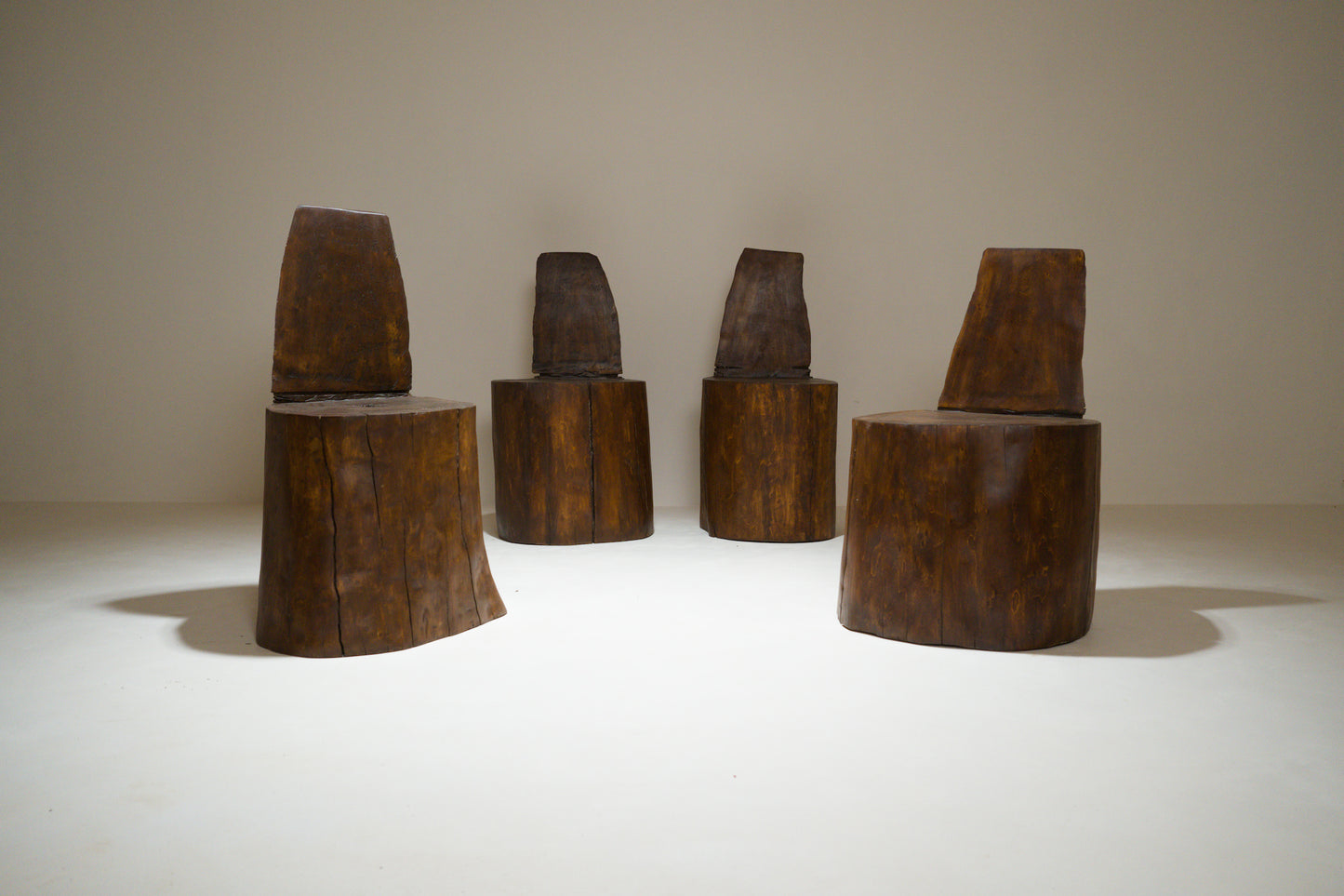 4 fauteuils monoxyles brutalistes en bois massif, années 1970