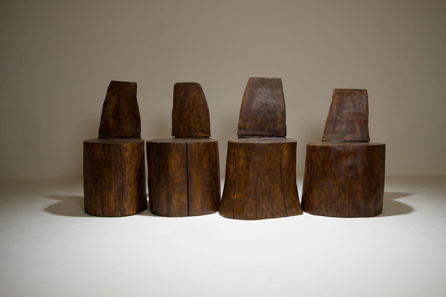 4 fauteuils monoxyles brutalistes en bois massif, années 1970