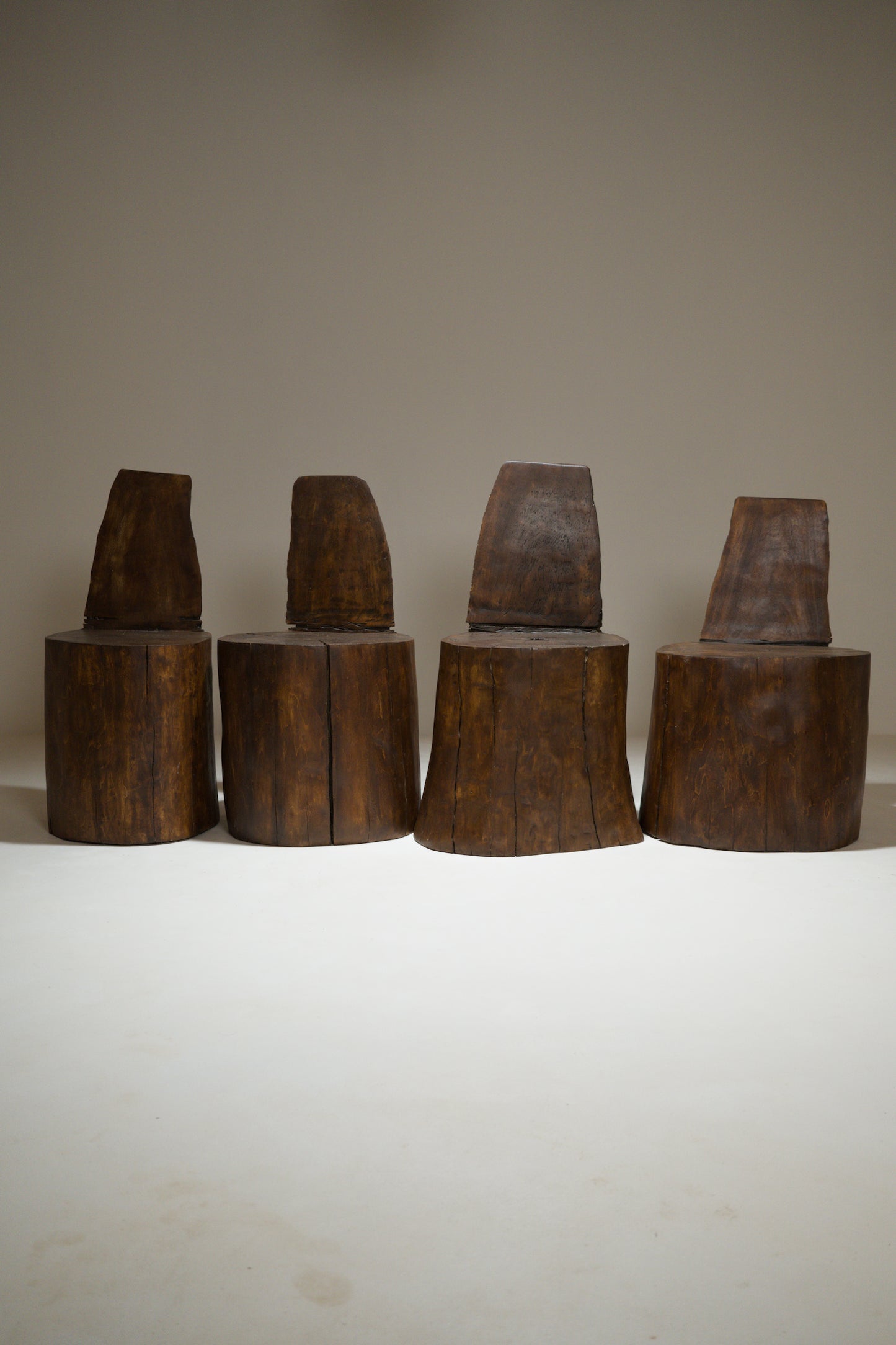 4 fauteuils monoxyles brutalistes en bois massif, années 1970