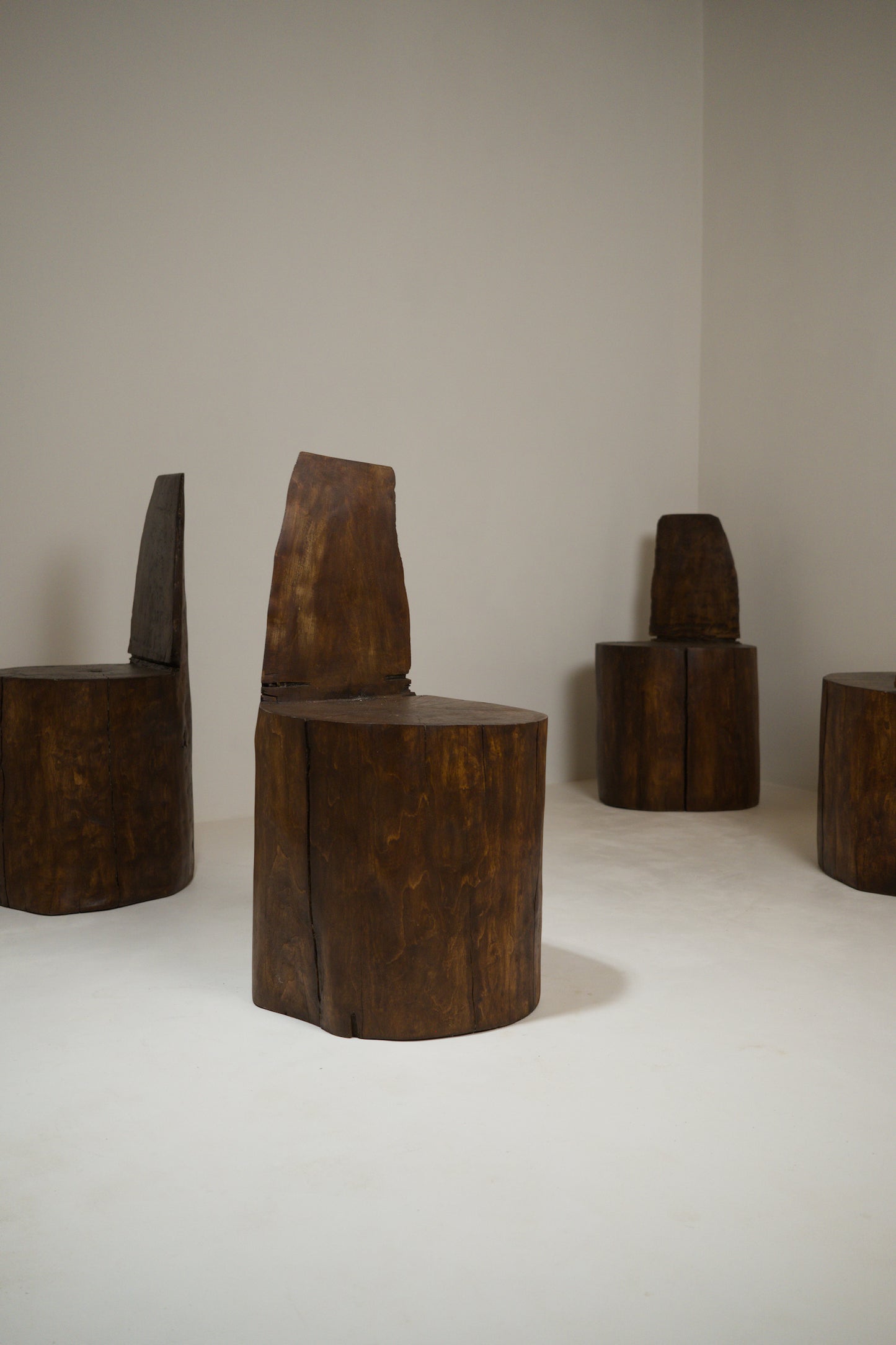 4 fauteuils monoxyles brutalistes en bois massif, années 1970