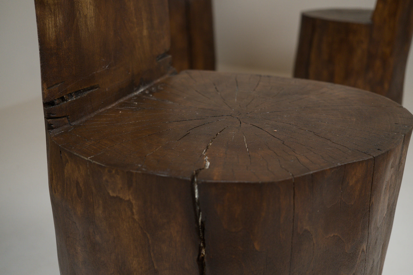 4 fauteuils monoxyles brutalistes en bois massif, années 1970