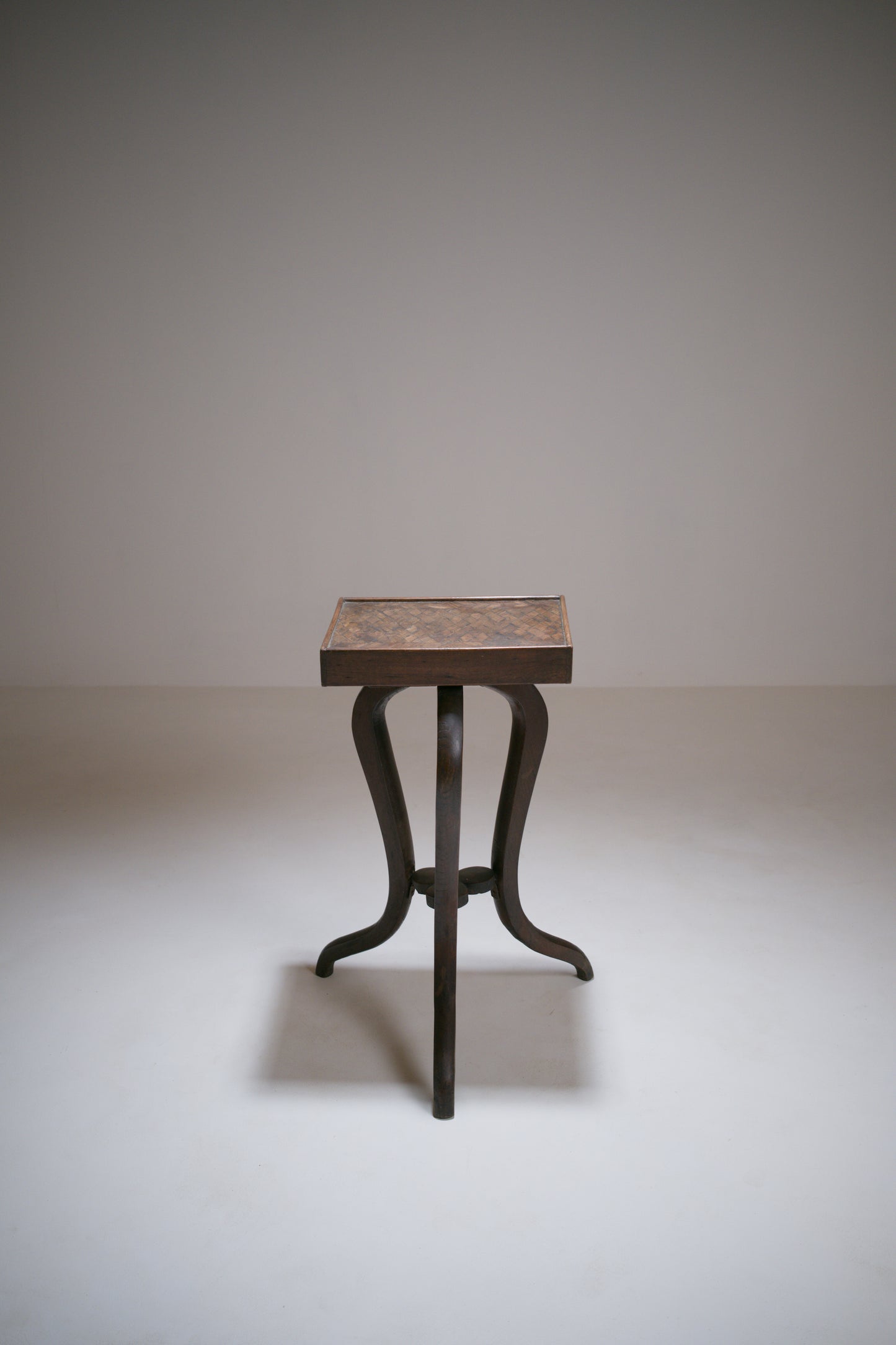 Table d'appoint tripode d'inspiration Sécession