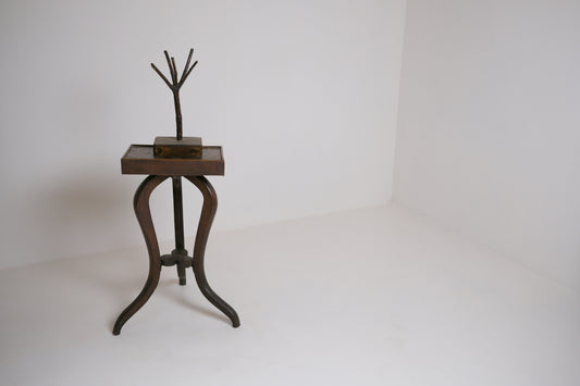 Table d'appoint tripode d'inspiration Sécession