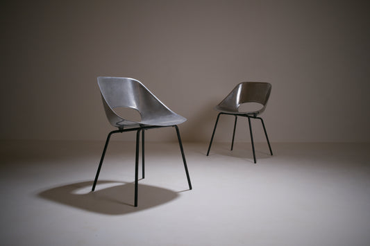 Paire de chaises. P.Guariche