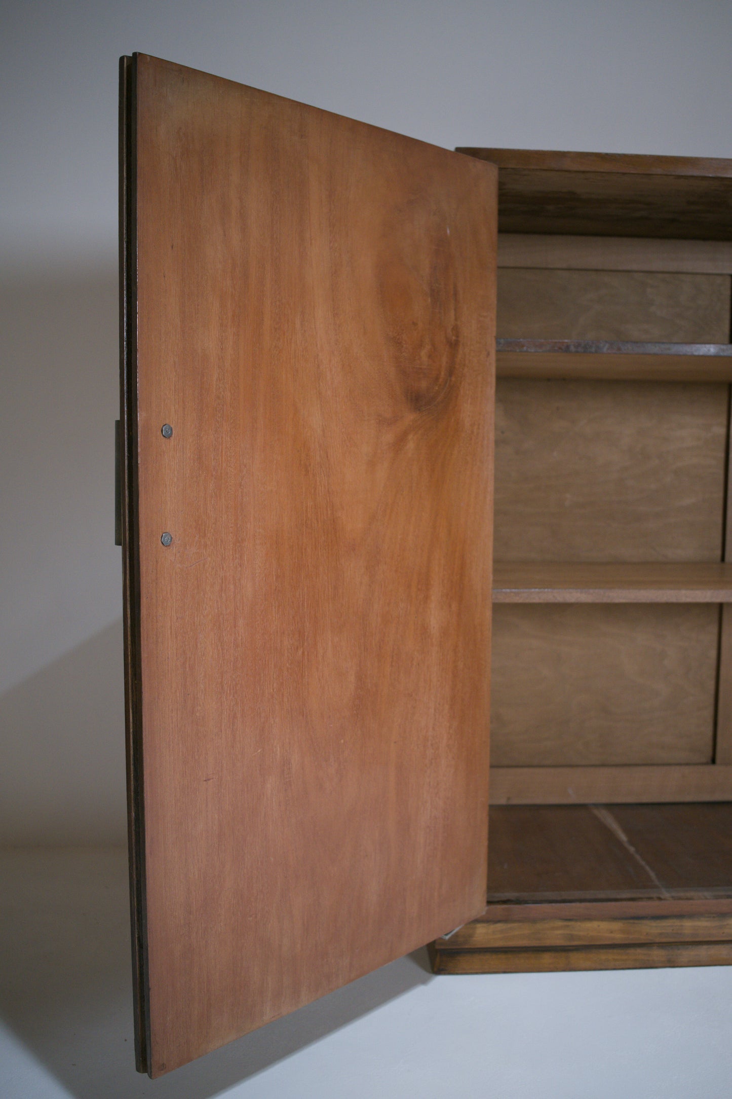 Cabinet moderniste. 1930