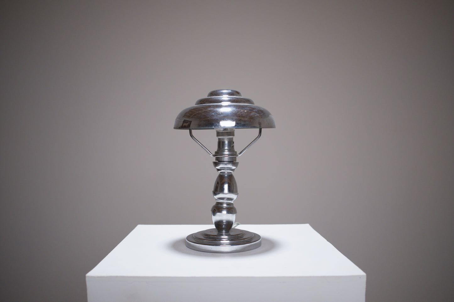 Petite lampe Streamline. France