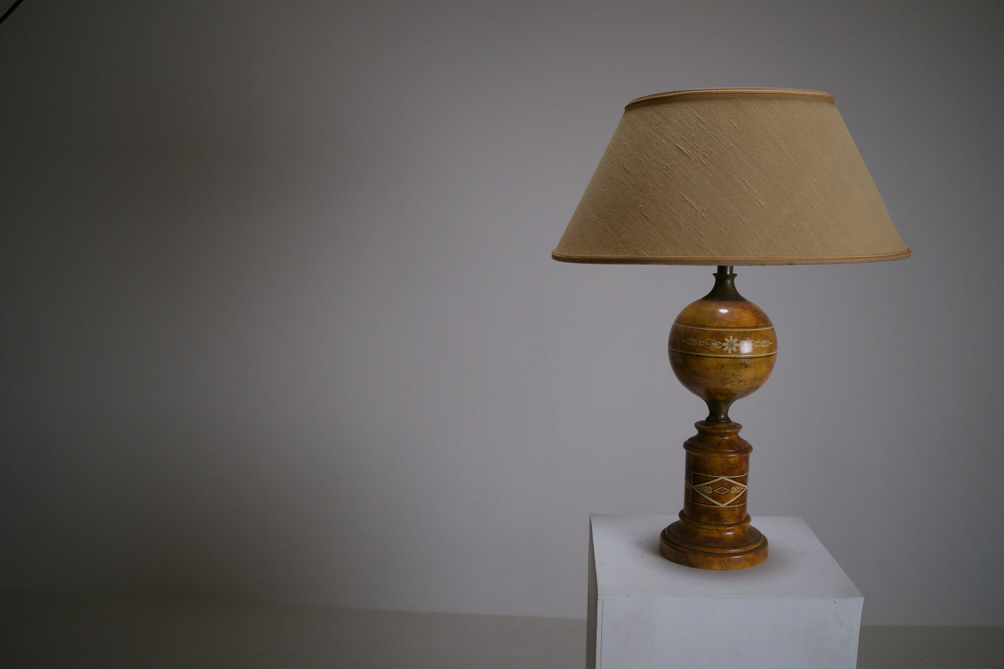 Lampe de table française, goût antique