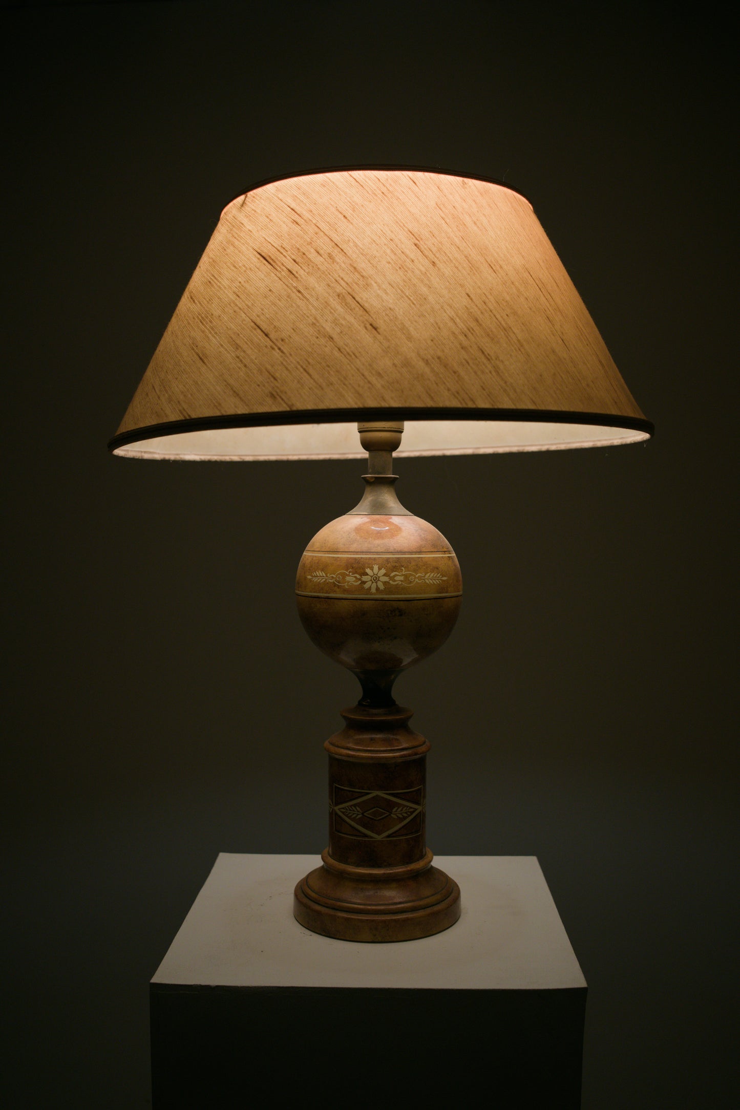Lampe de table française, goût antique