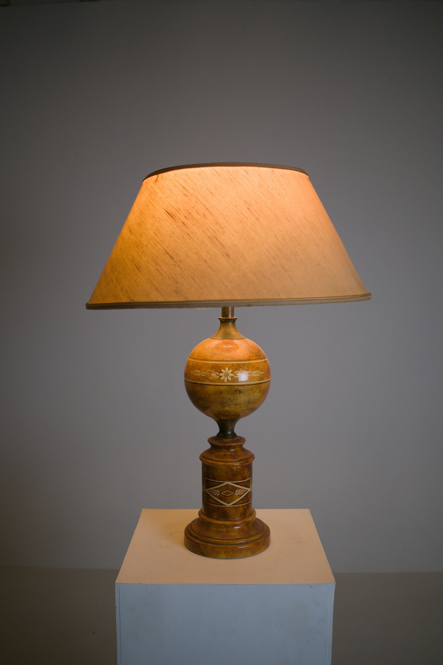 Lampe de table française, goût antique