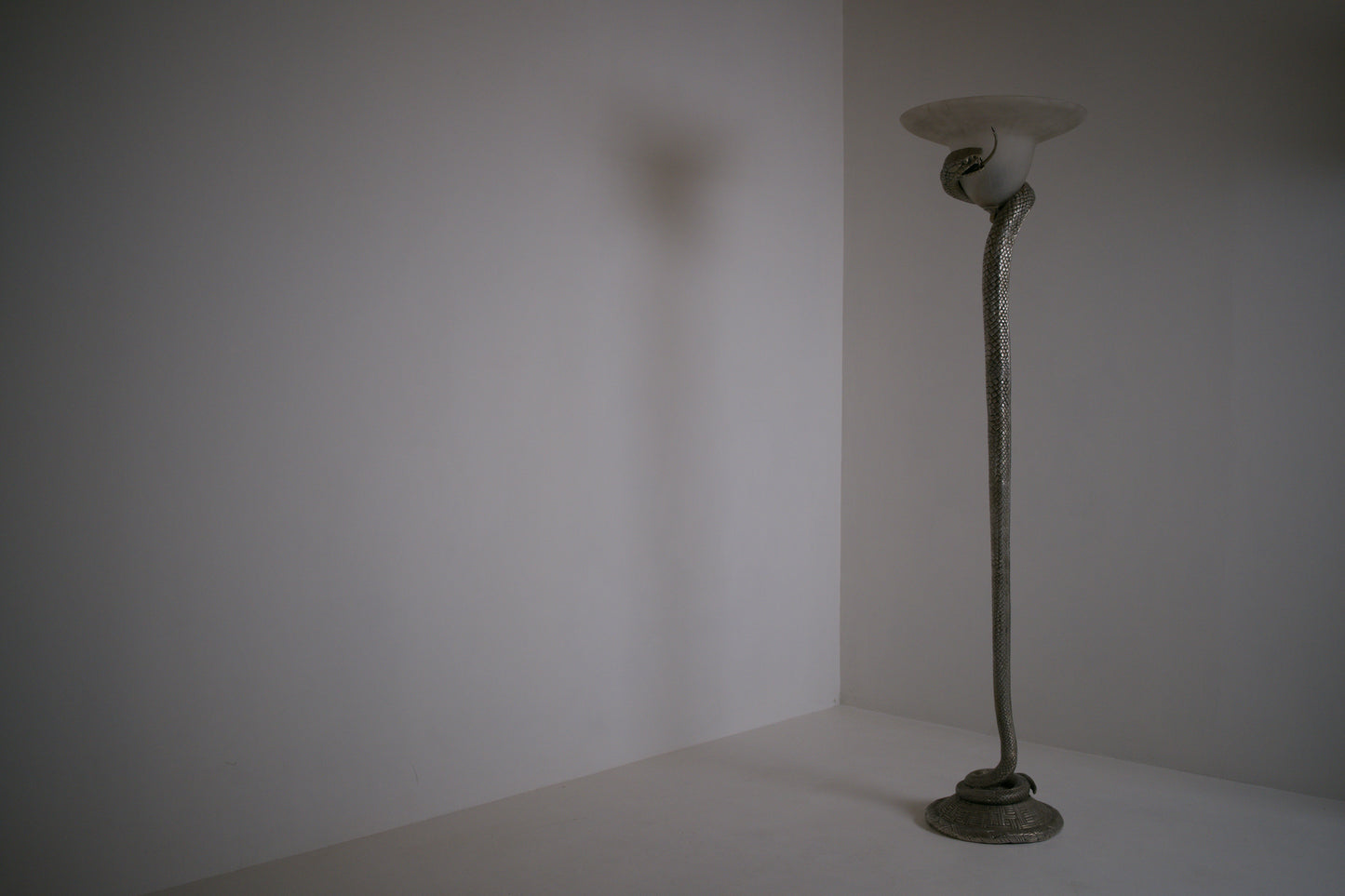 Lampadaire serpent