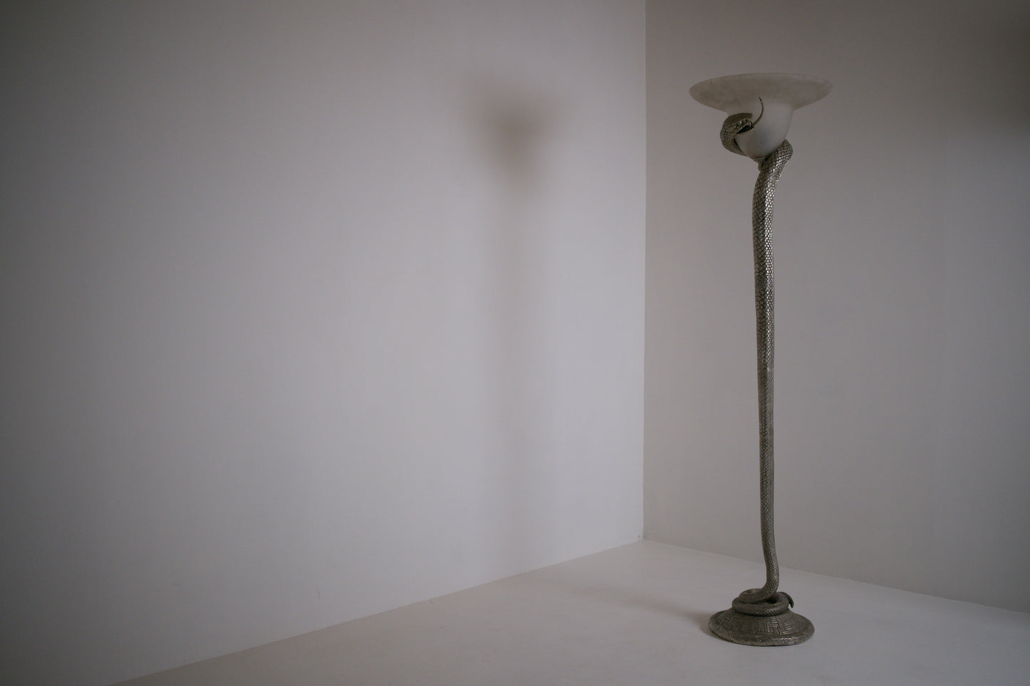 Lampadaire serpent