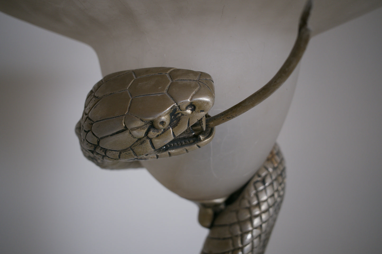 Lampadaire serpent