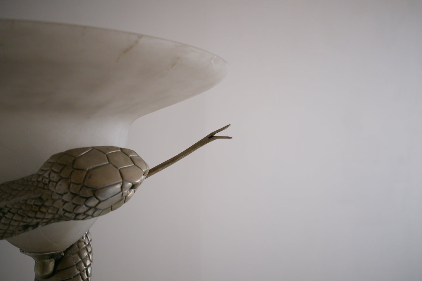 Lampadaire serpent