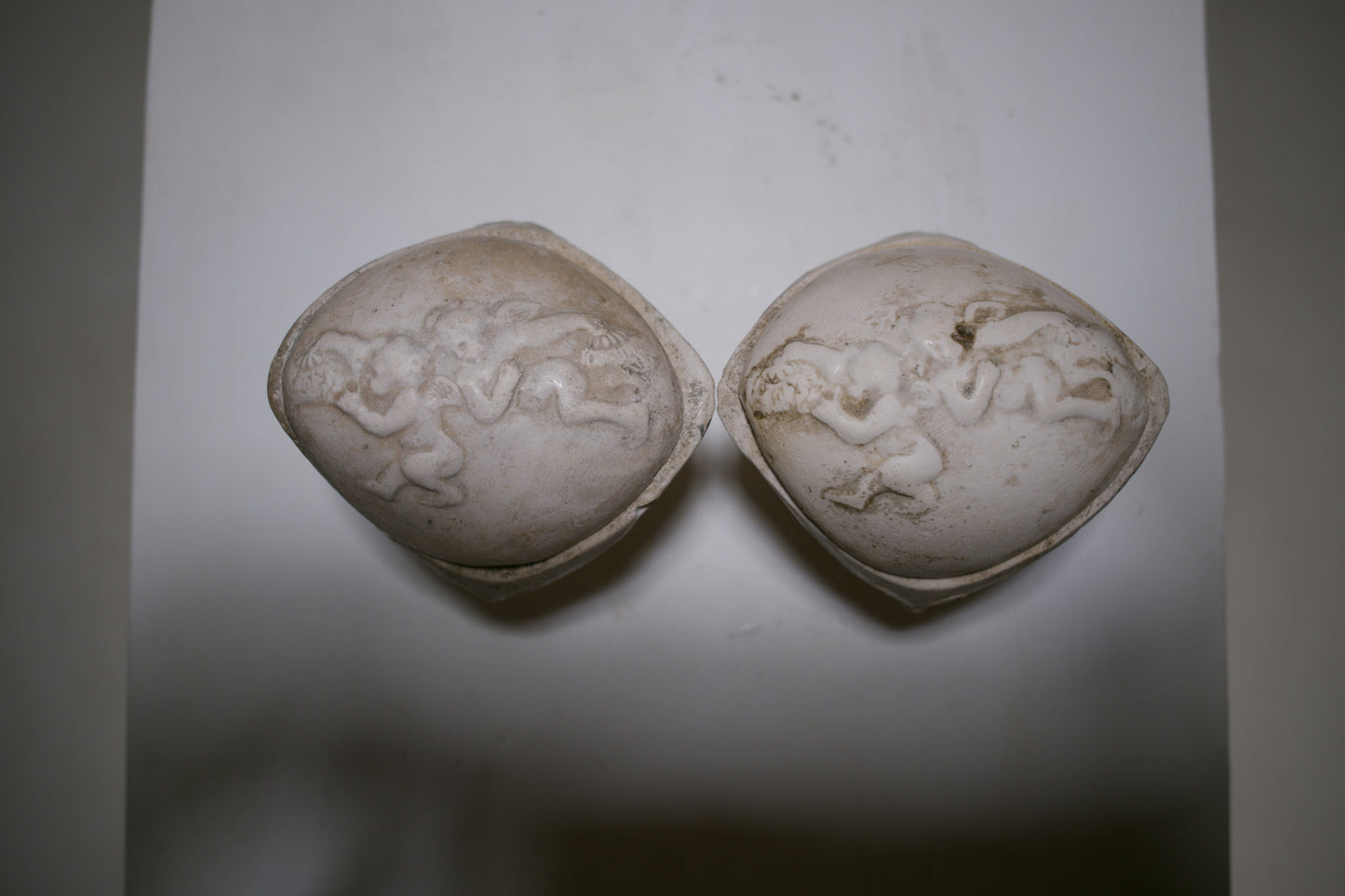 Paire de petites urnes Art nouveau