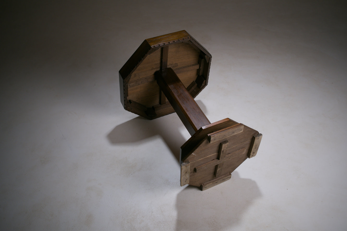Table d’appoint dans le goût de l'Amsterdam School. 1920’s