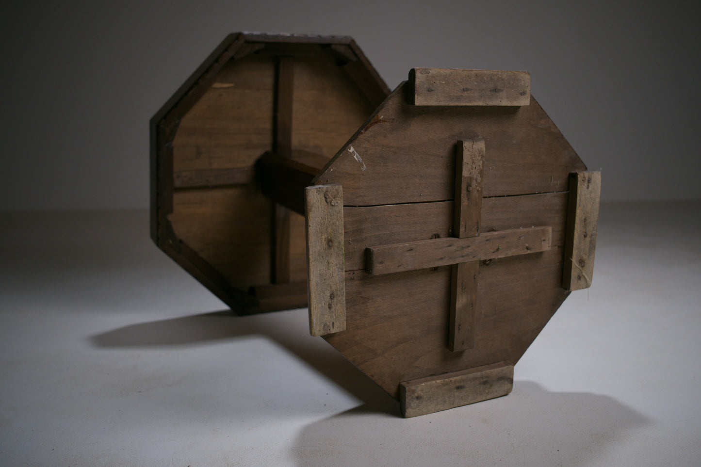 Table d’appoint dans le goût de l'Amsterdam School. 1920’s