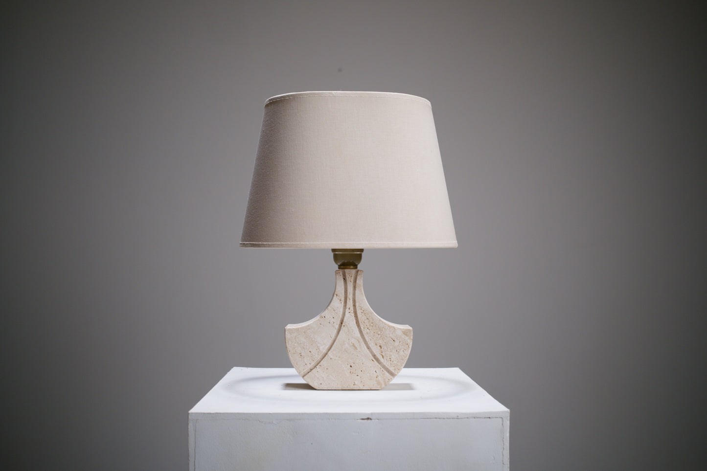 Lampe en travertin attribuée à Fratelli Mannelli