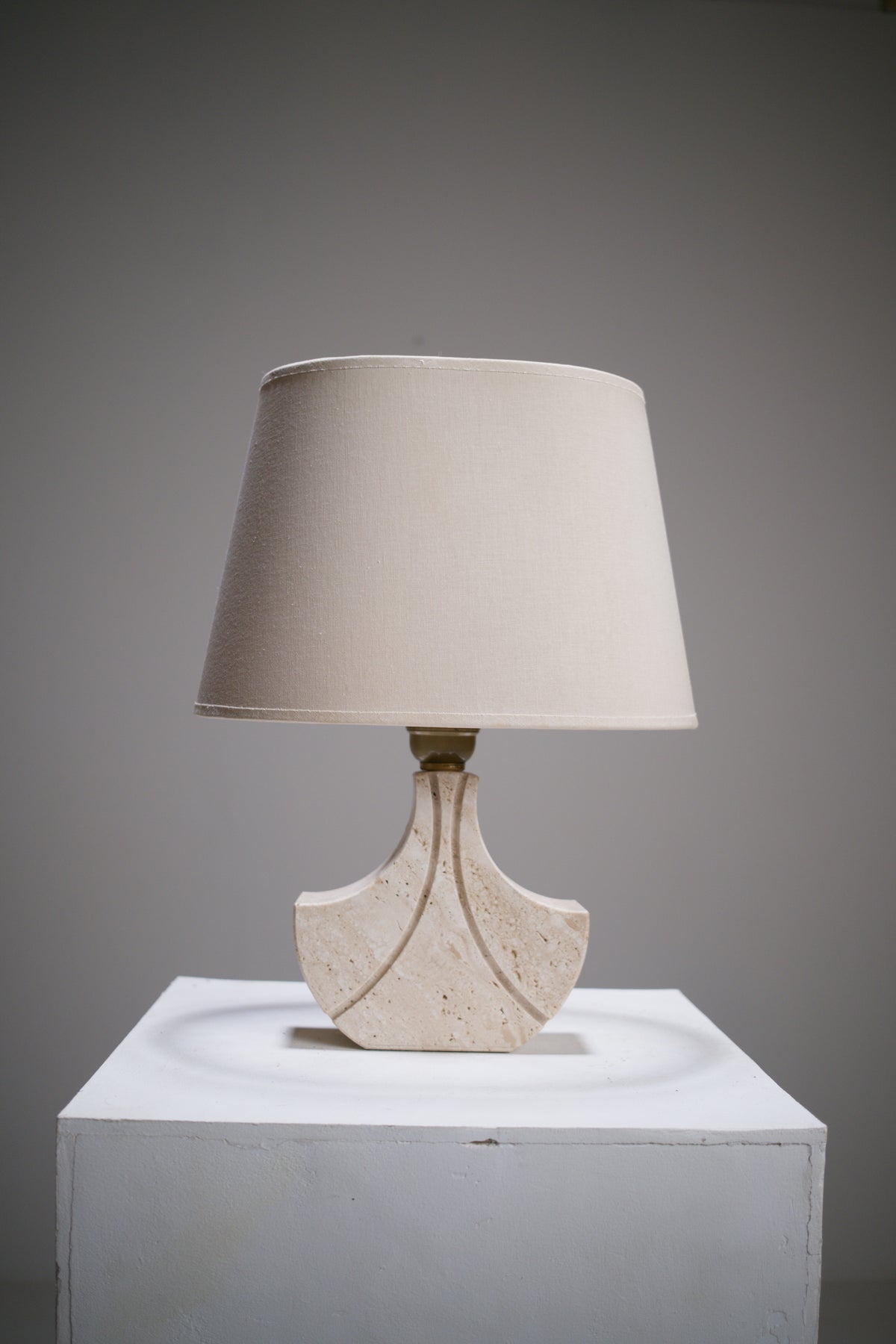 Lampe en travertin attribuée à Fratelli Mannelli