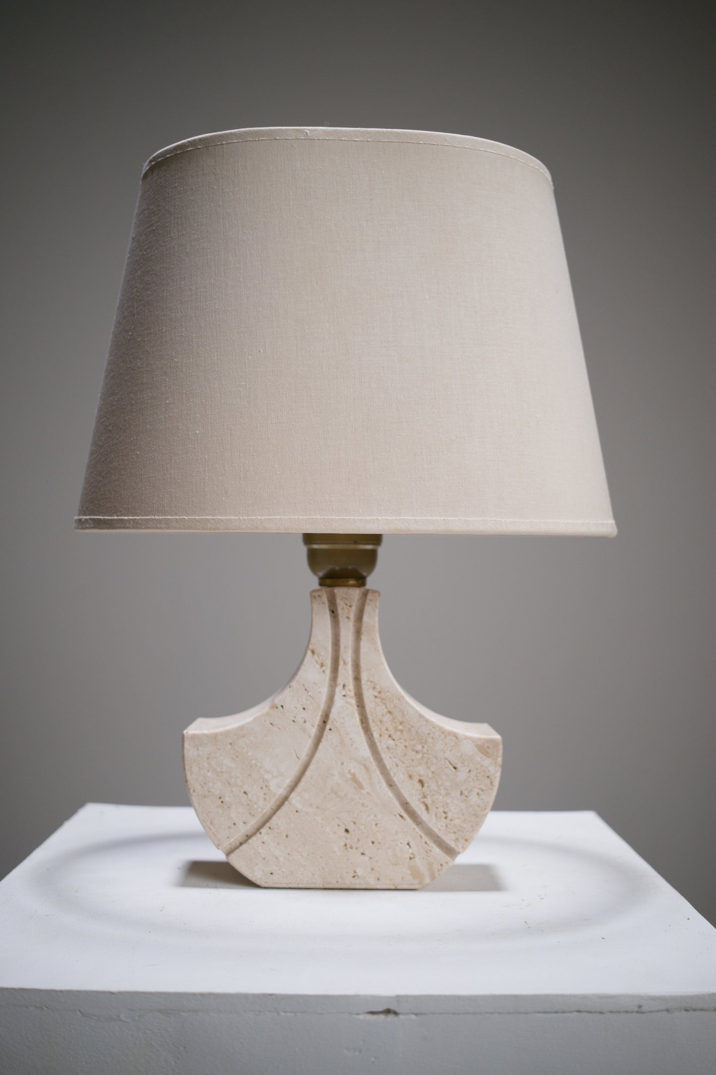 Lampe en travertin attribuée à Fratelli Mannelli