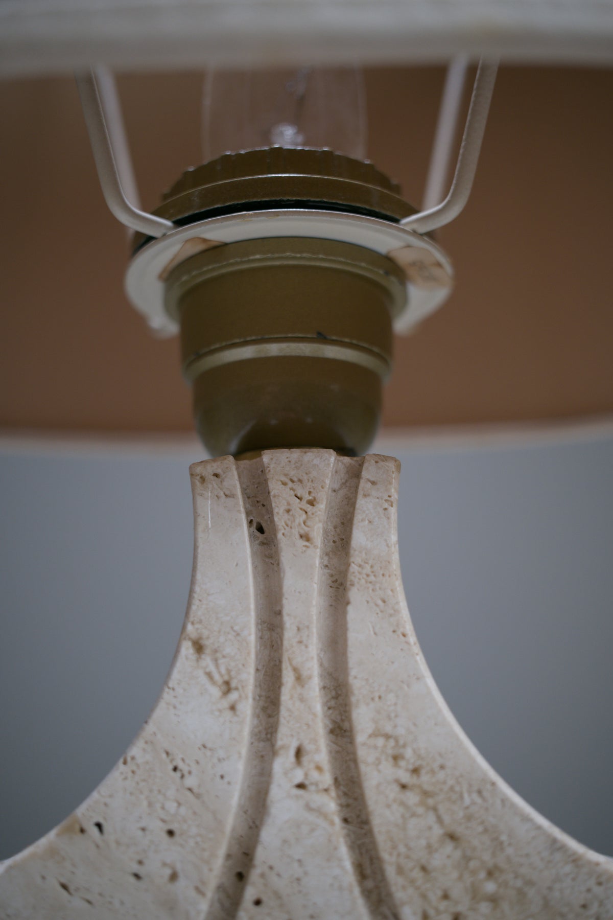 Lampe en travertin attribuée à Fratelli Mannelli