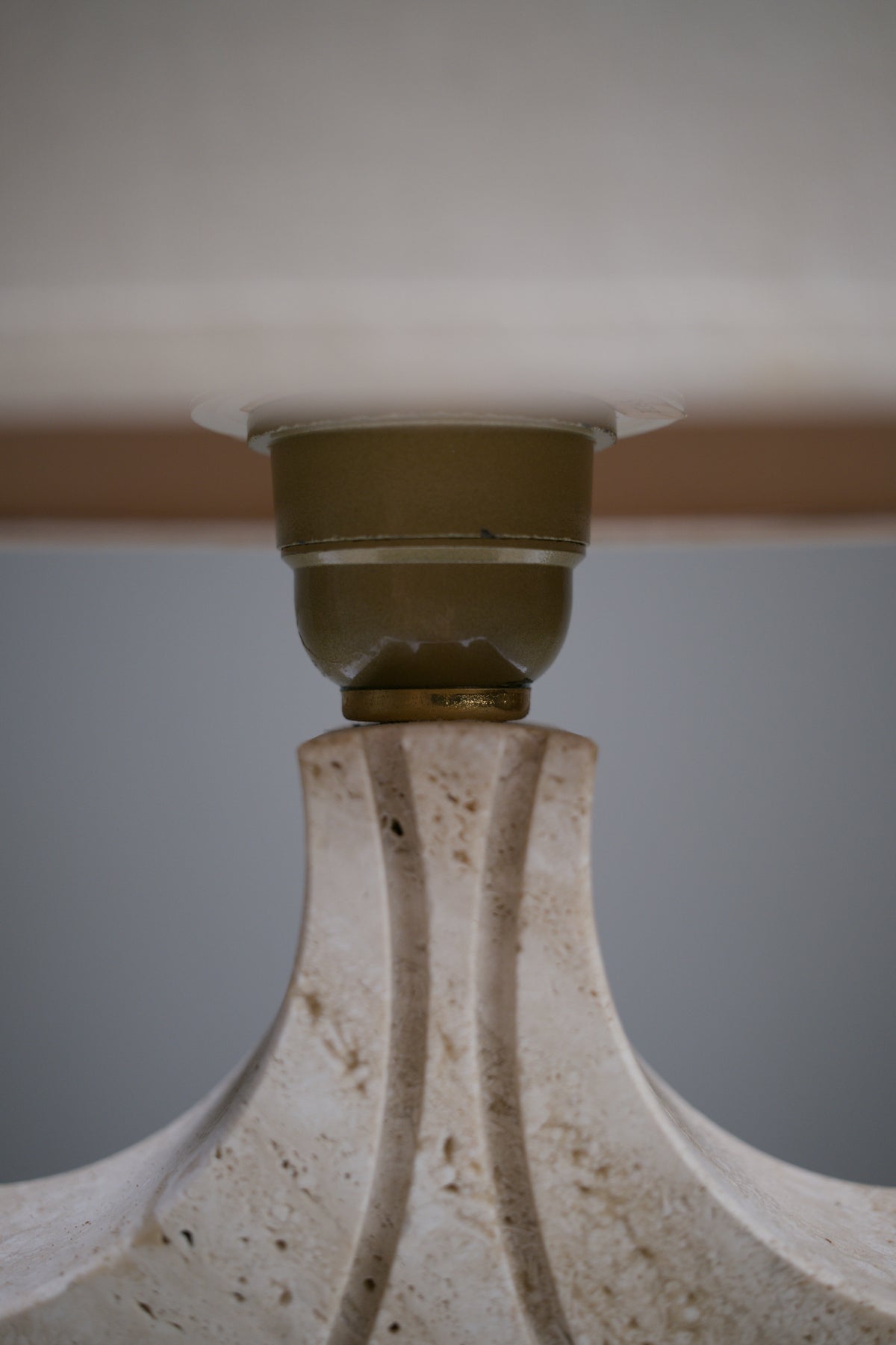 Lampe en travertin attribuée à Fratelli Mannelli
