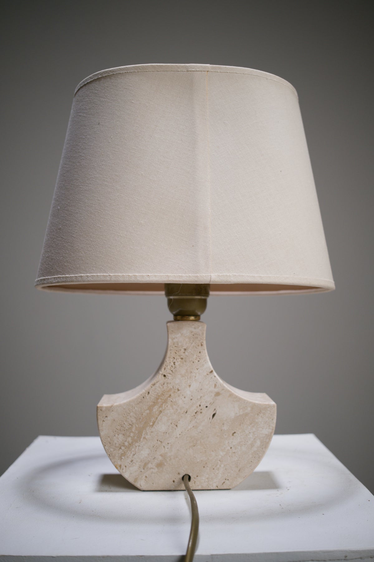 Lampe en travertin attribuée à Fratelli Mannelli