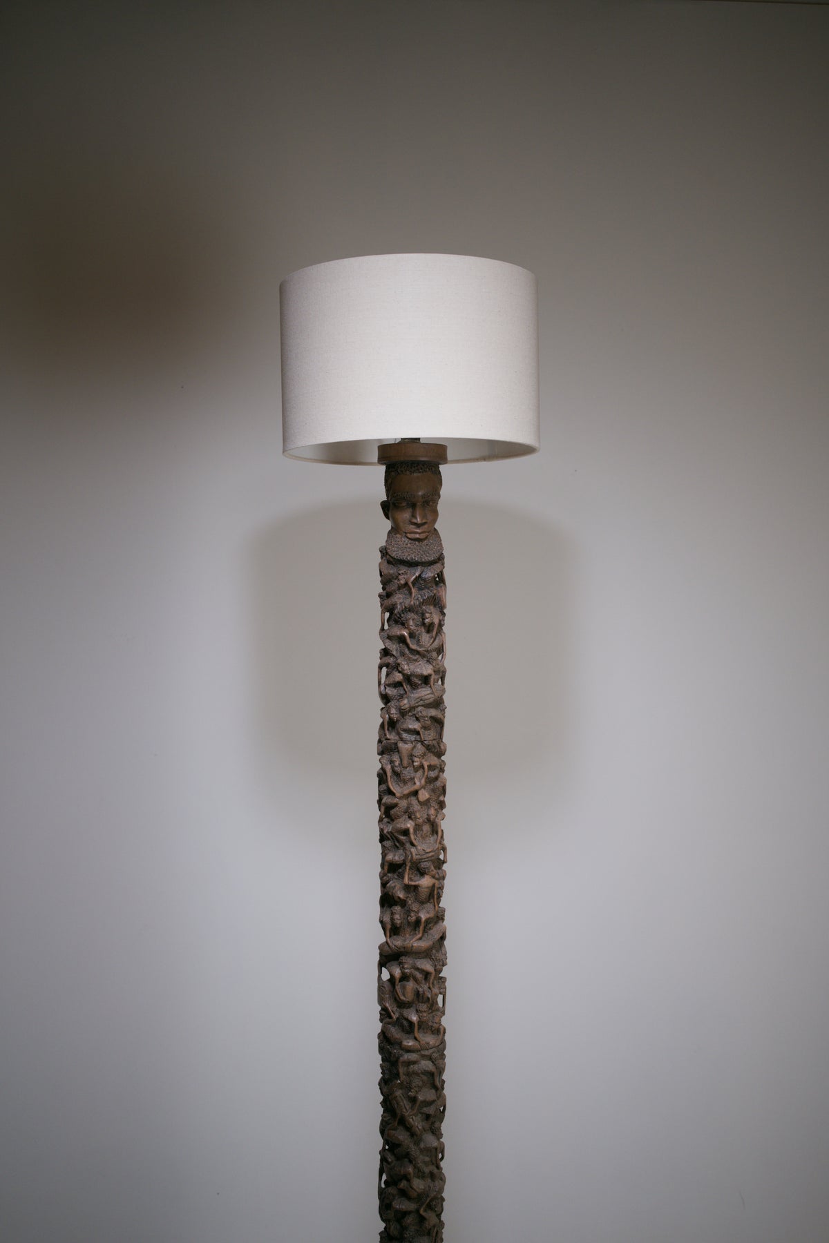 Makonde floor lamp in carved wood. C1950