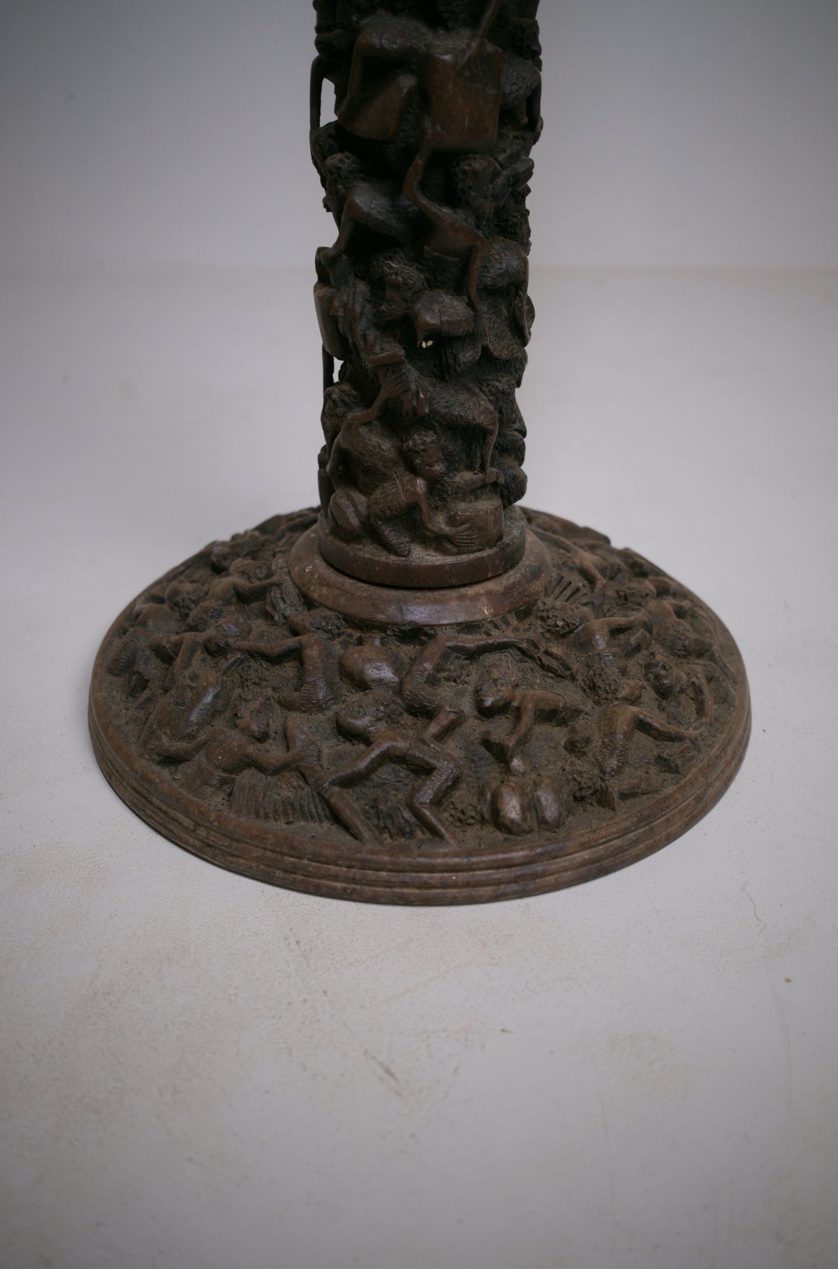 Makonde floor lamp in carved wood. C1950