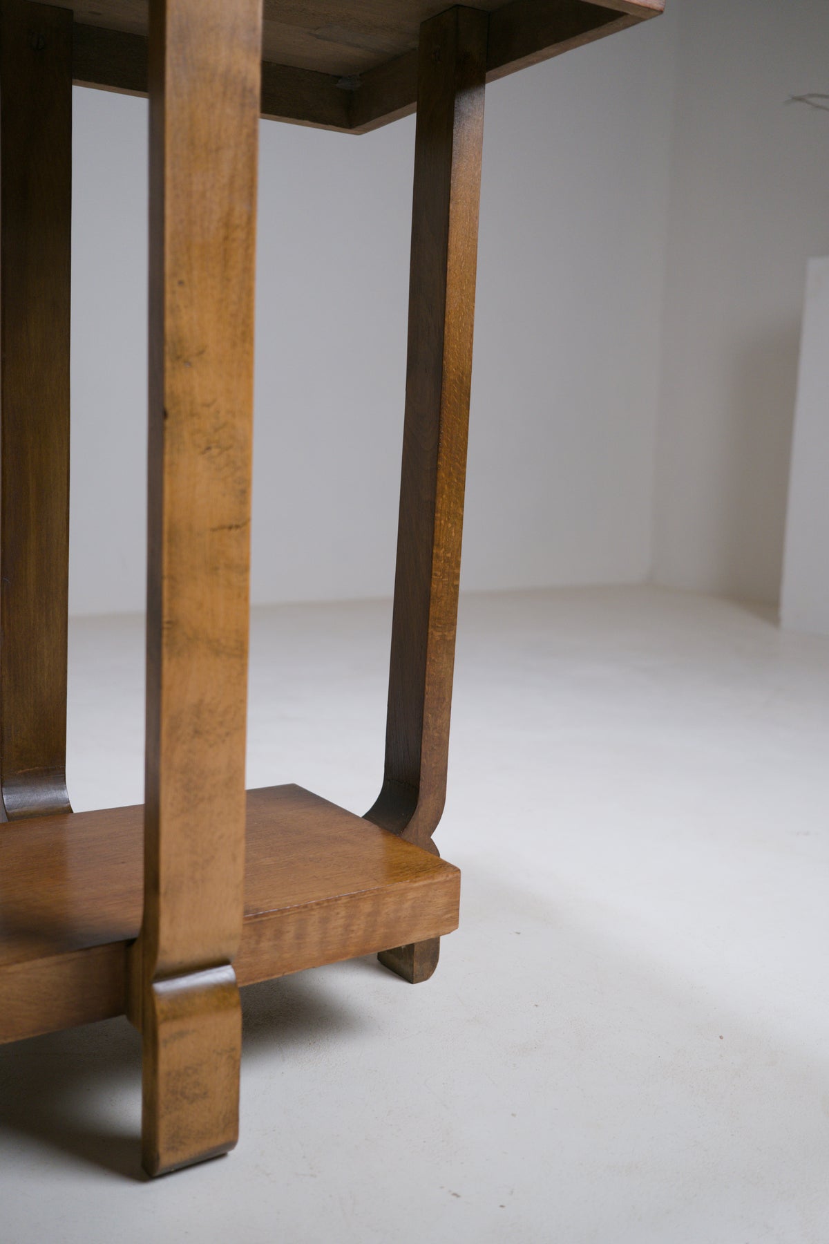 Table d'appoint moderniste Art déco. Vers 1930