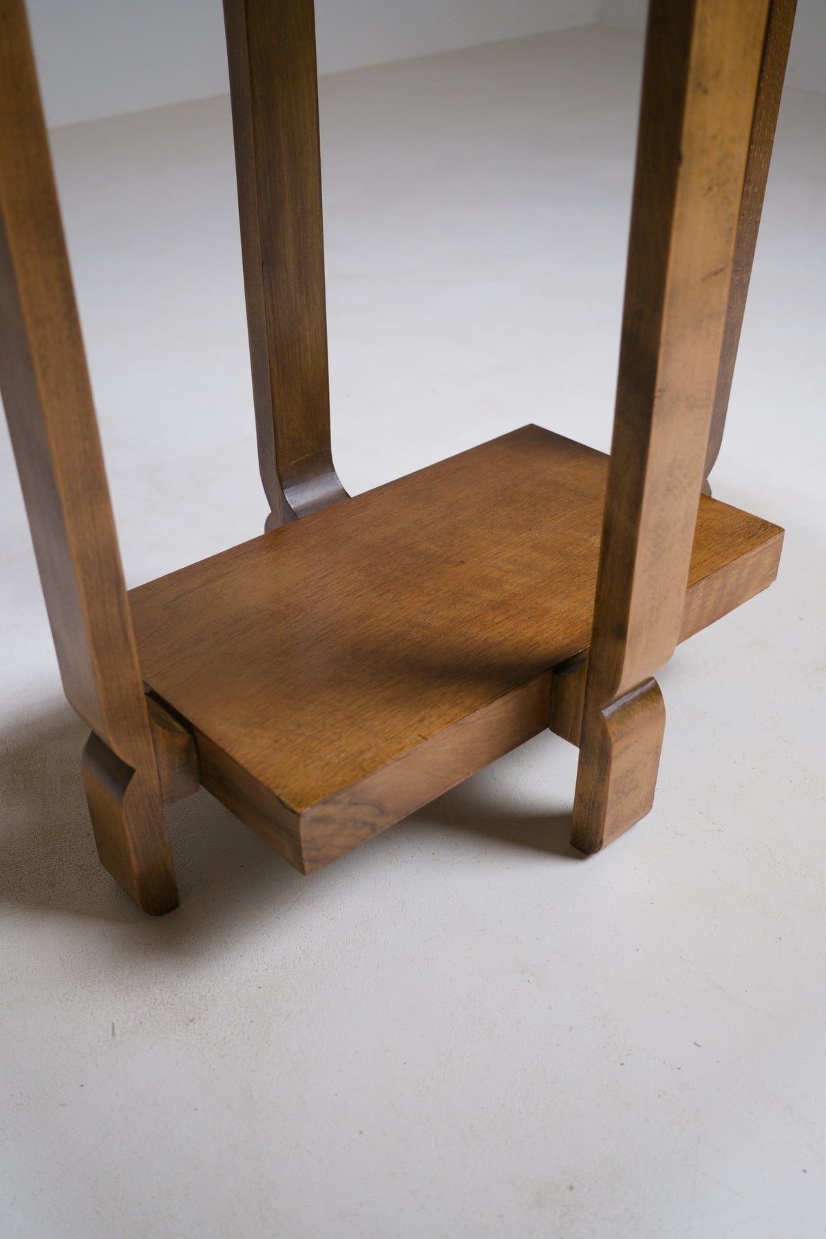 Table d'appoint moderniste Art déco. Vers 1930
