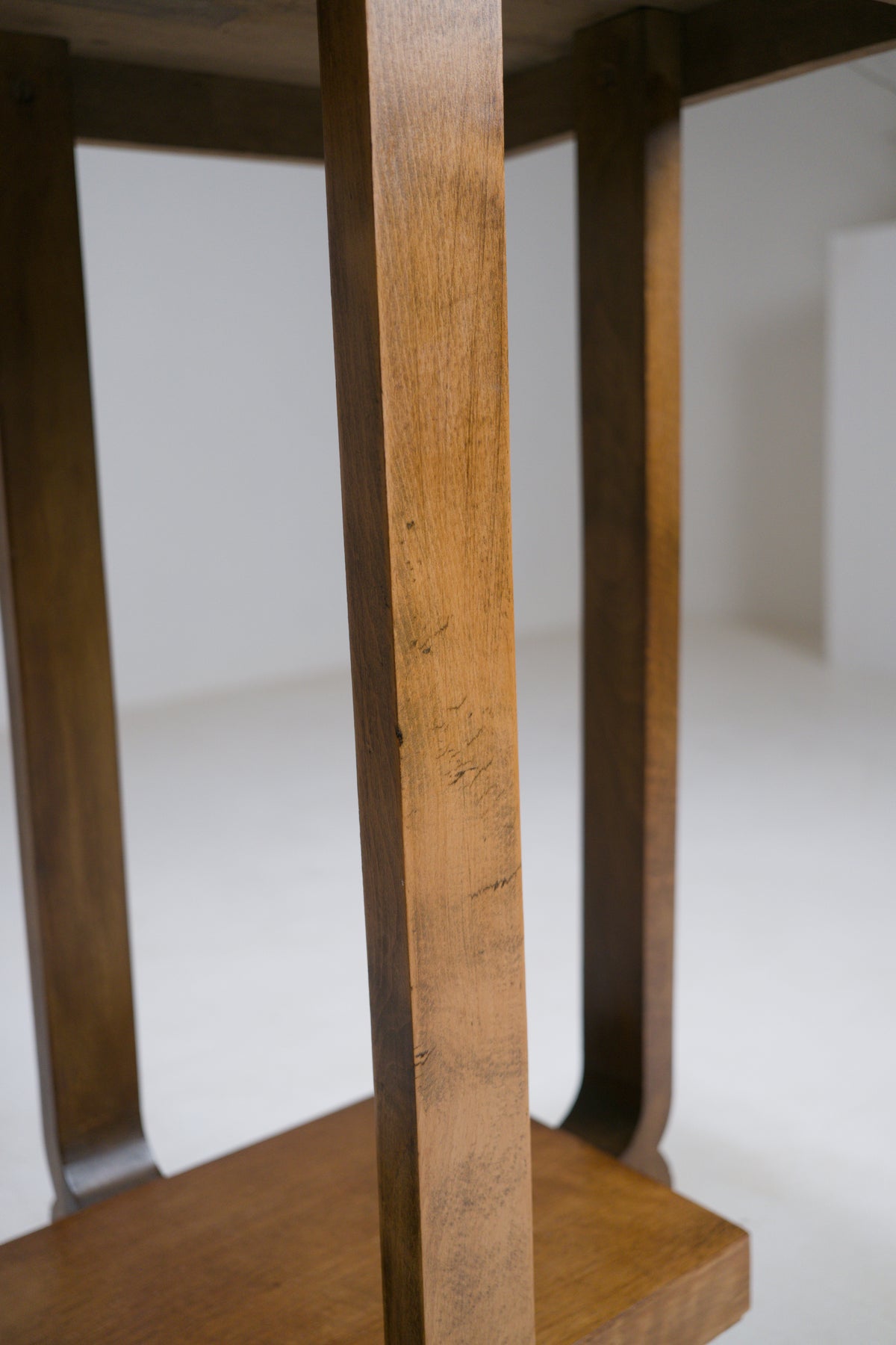 Table d'appoint moderniste Art déco. Vers 1930