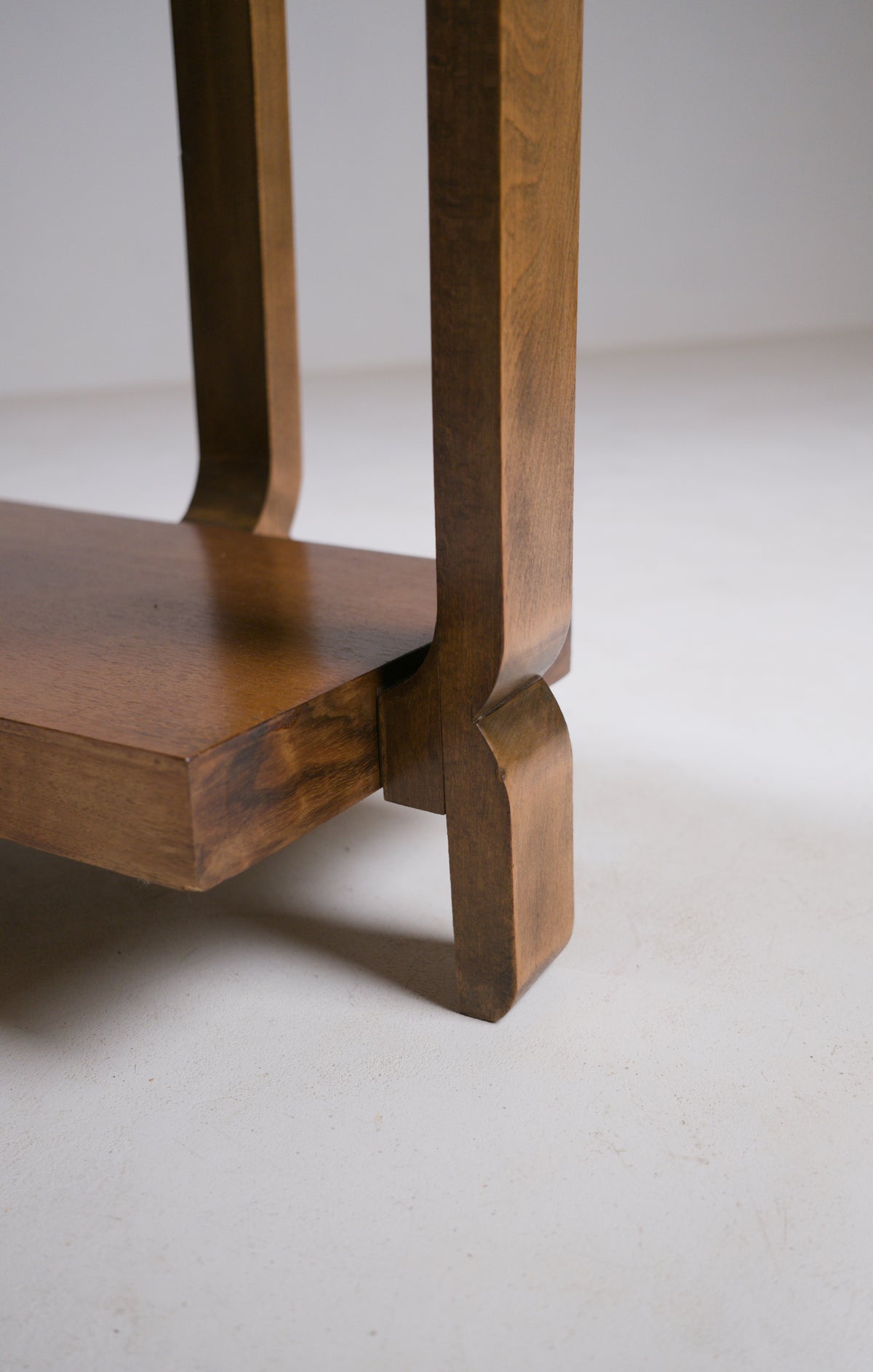 Table d'appoint moderniste Art déco. Vers 1930