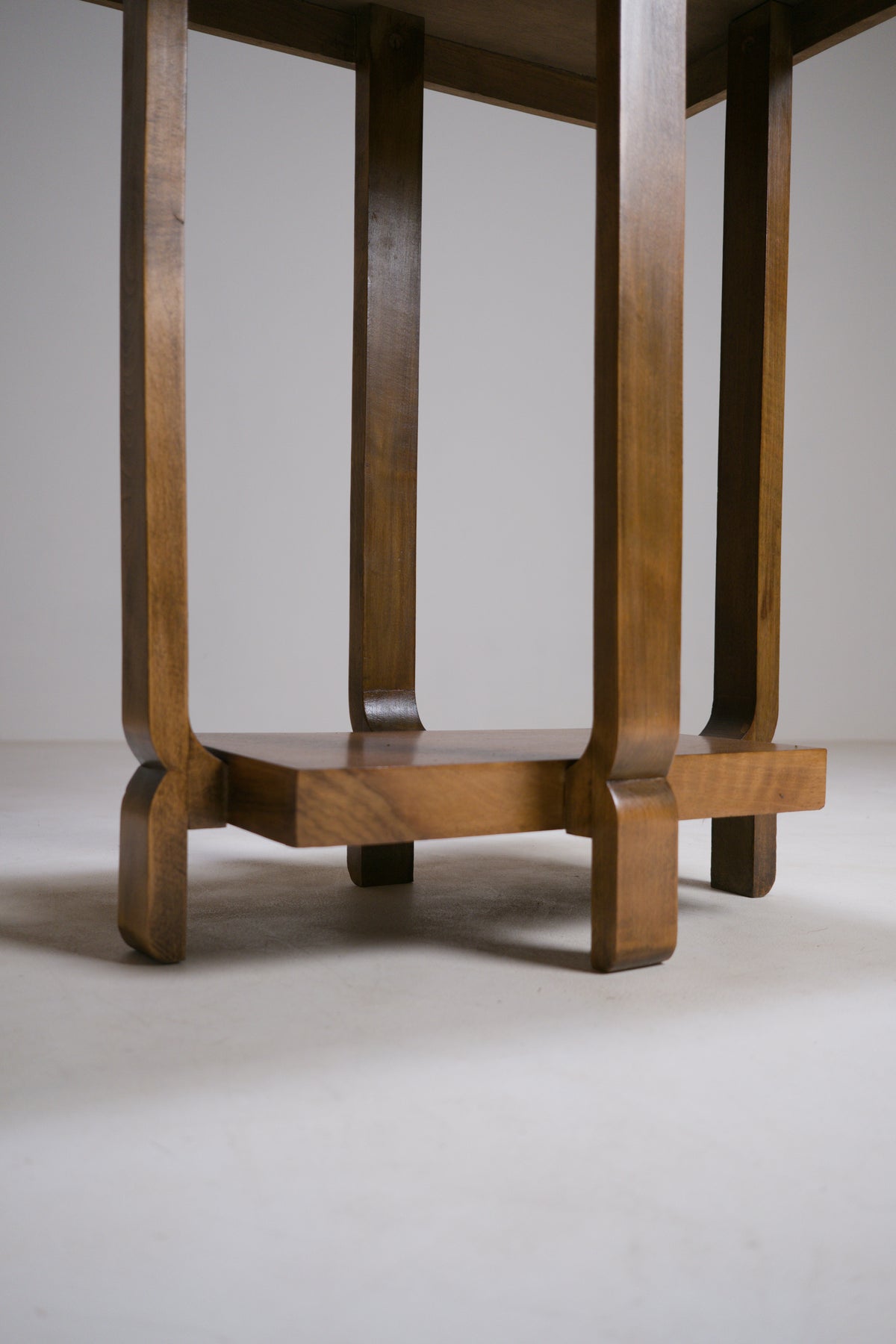 Table d'appoint moderniste Art déco. Vers 1930