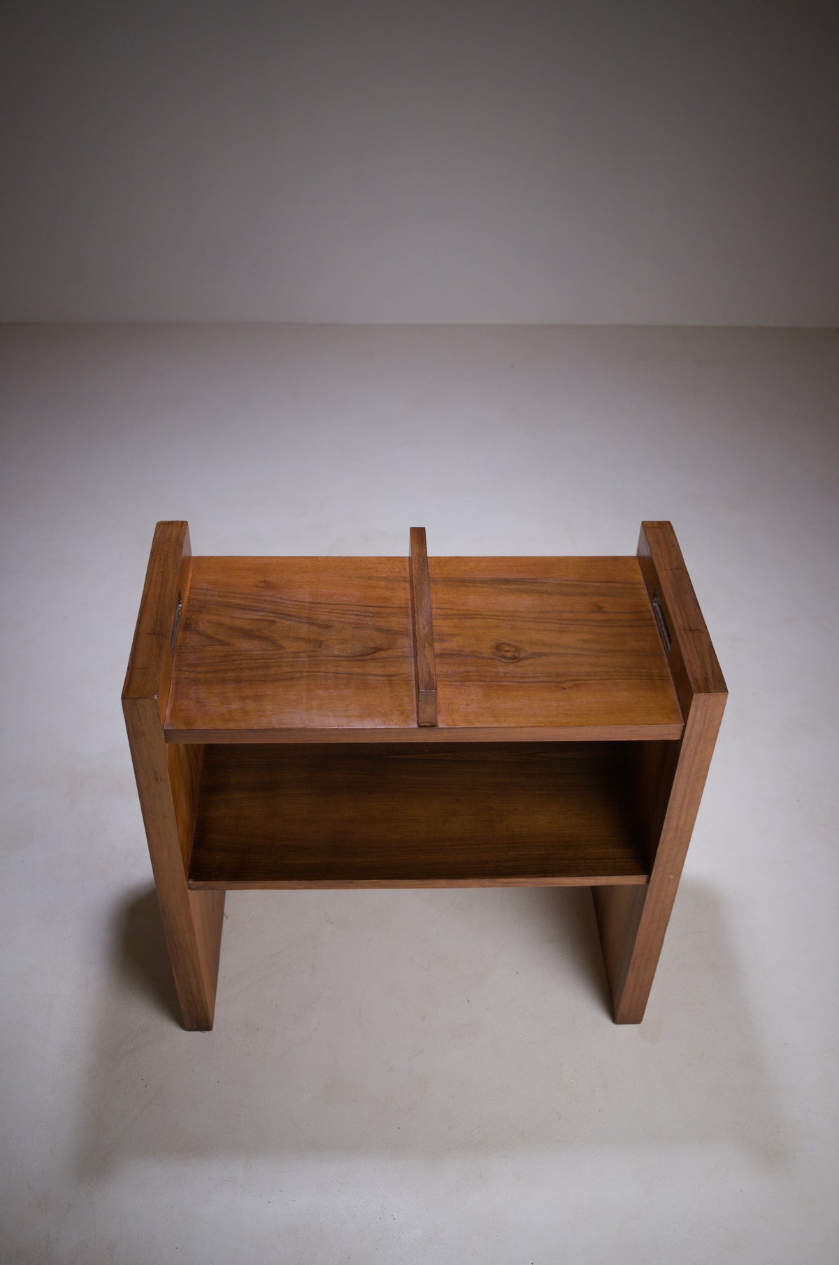 Rationalist veneered wood étagère, circa 1930