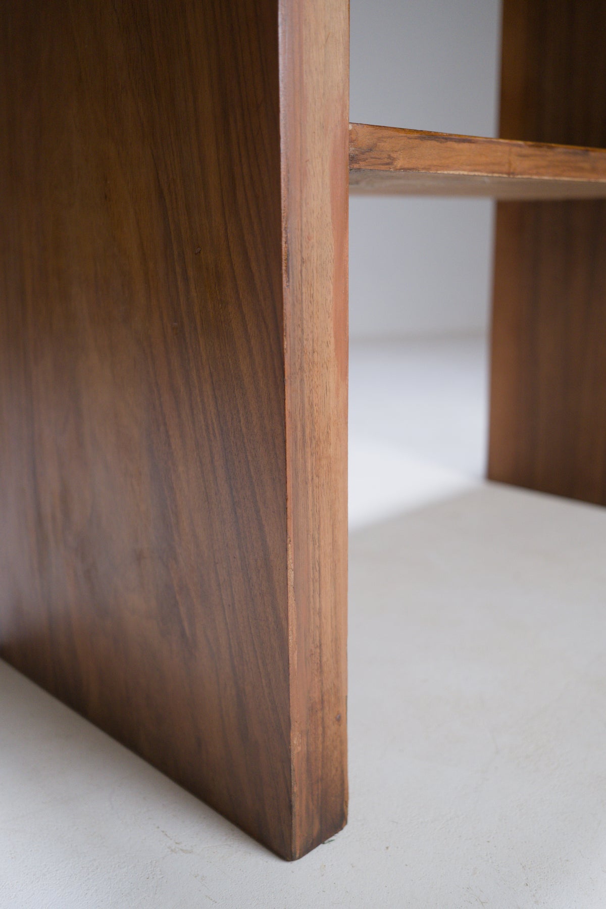 Rationalist veneered wood étagère, circa 1930