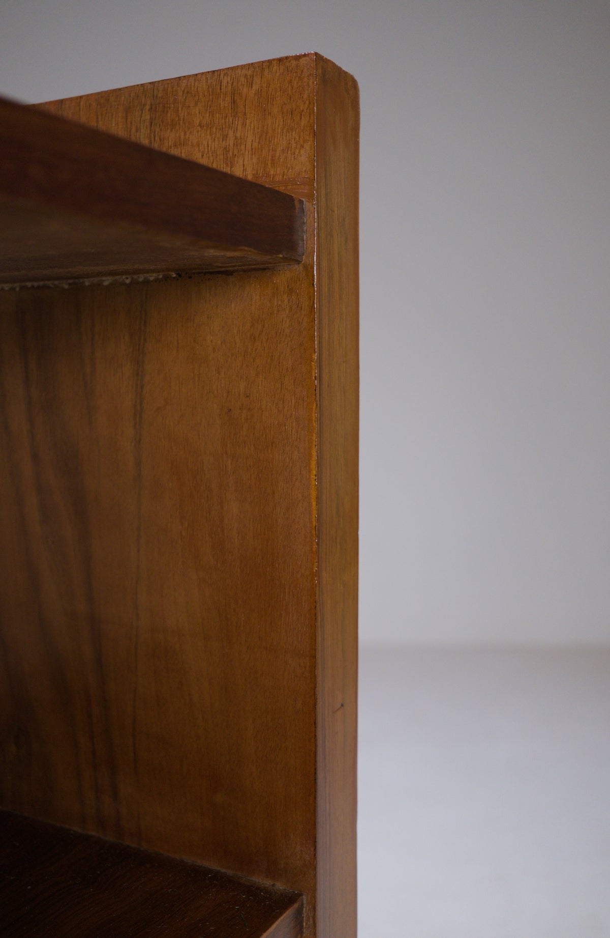 Rationalist veneered wood étagère, circa 1930
