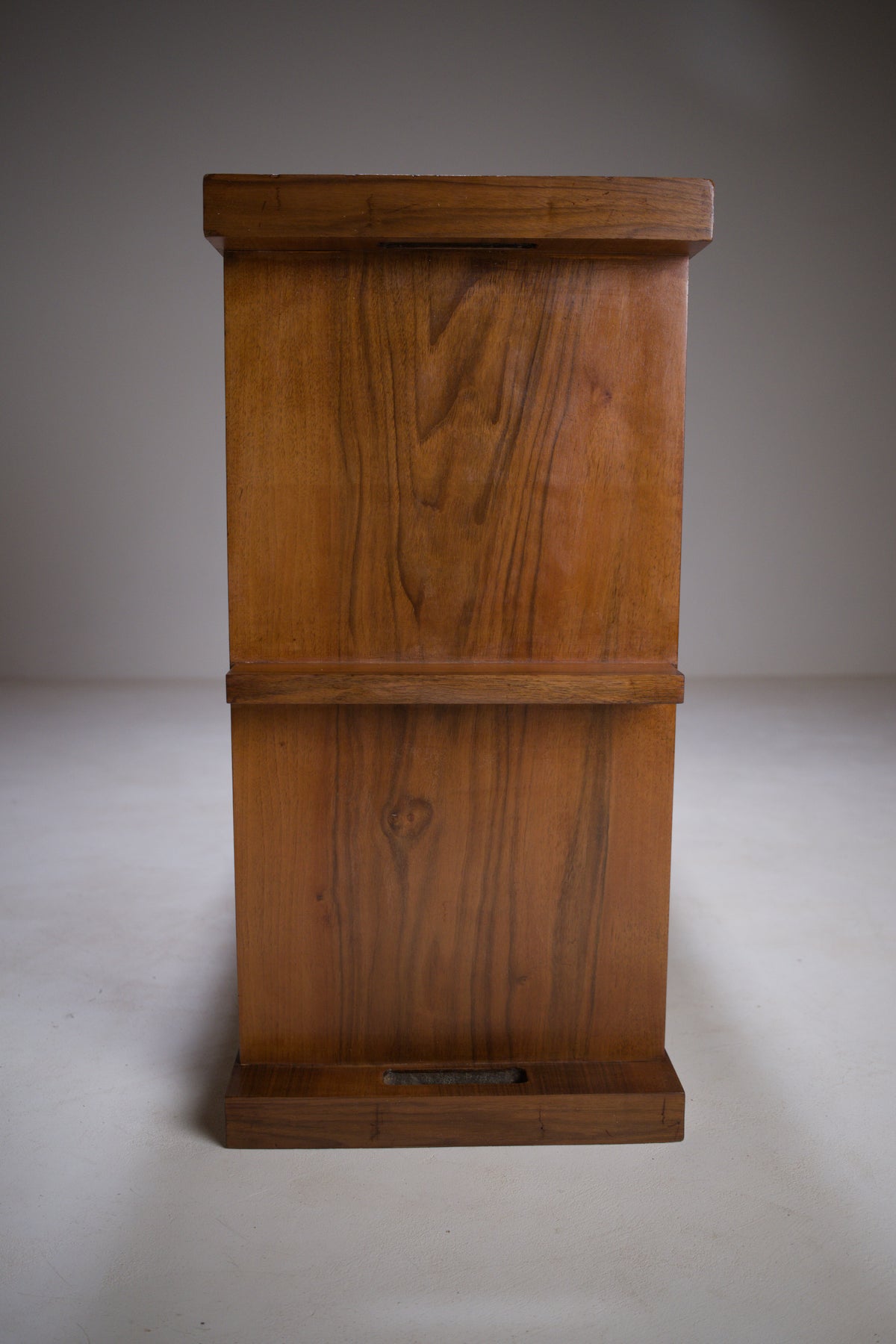 Rationalist veneered wood étagère, circa 1930