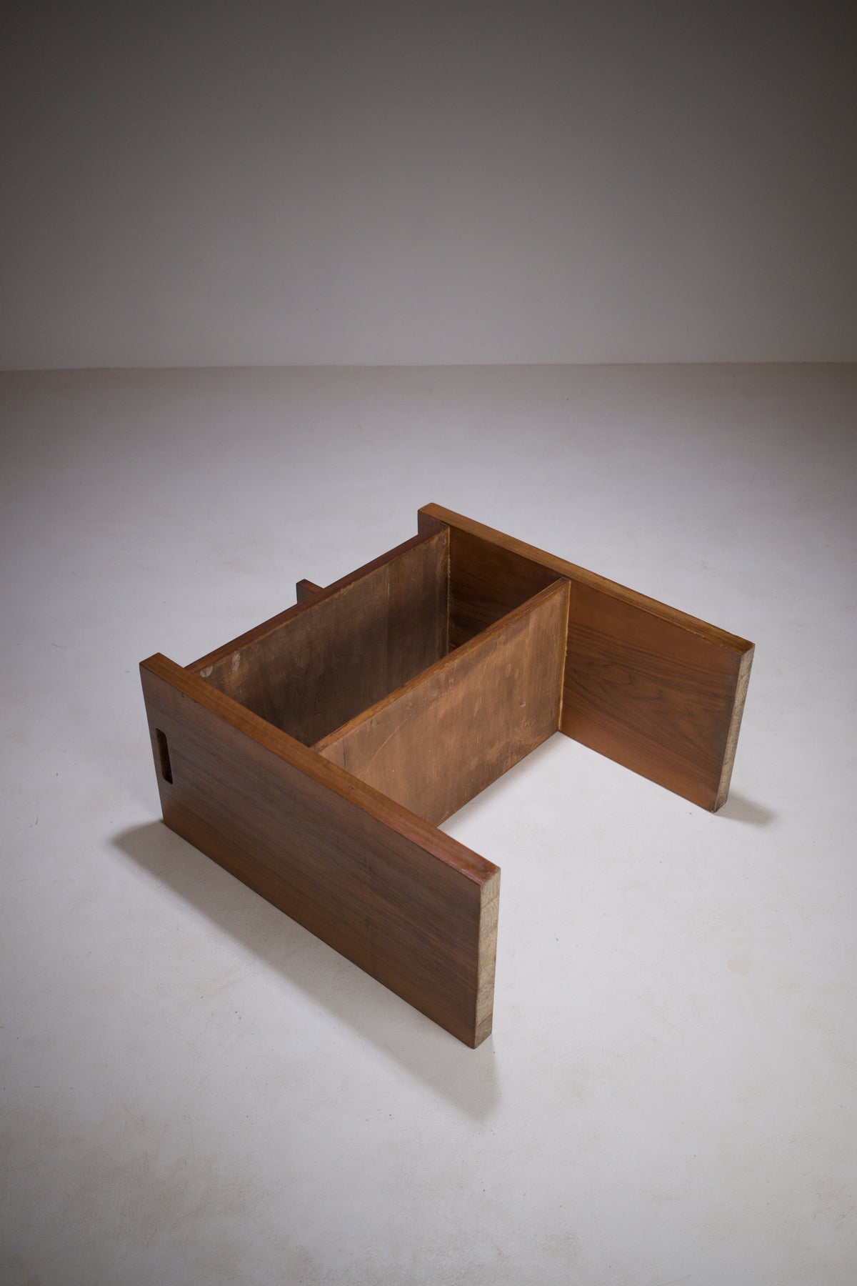 Rationalist veneered wood étagère, circa 1930